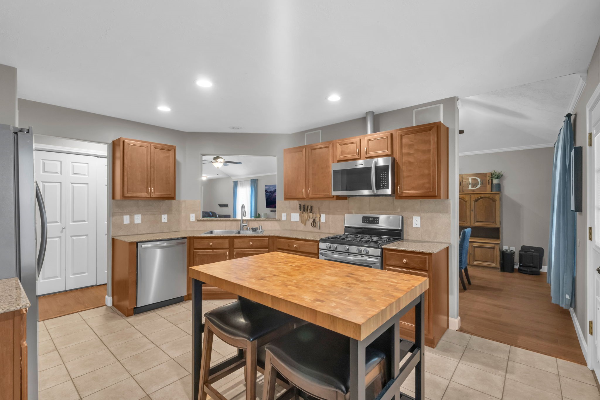 14910 Mauna Loa Lane Property Photo 9