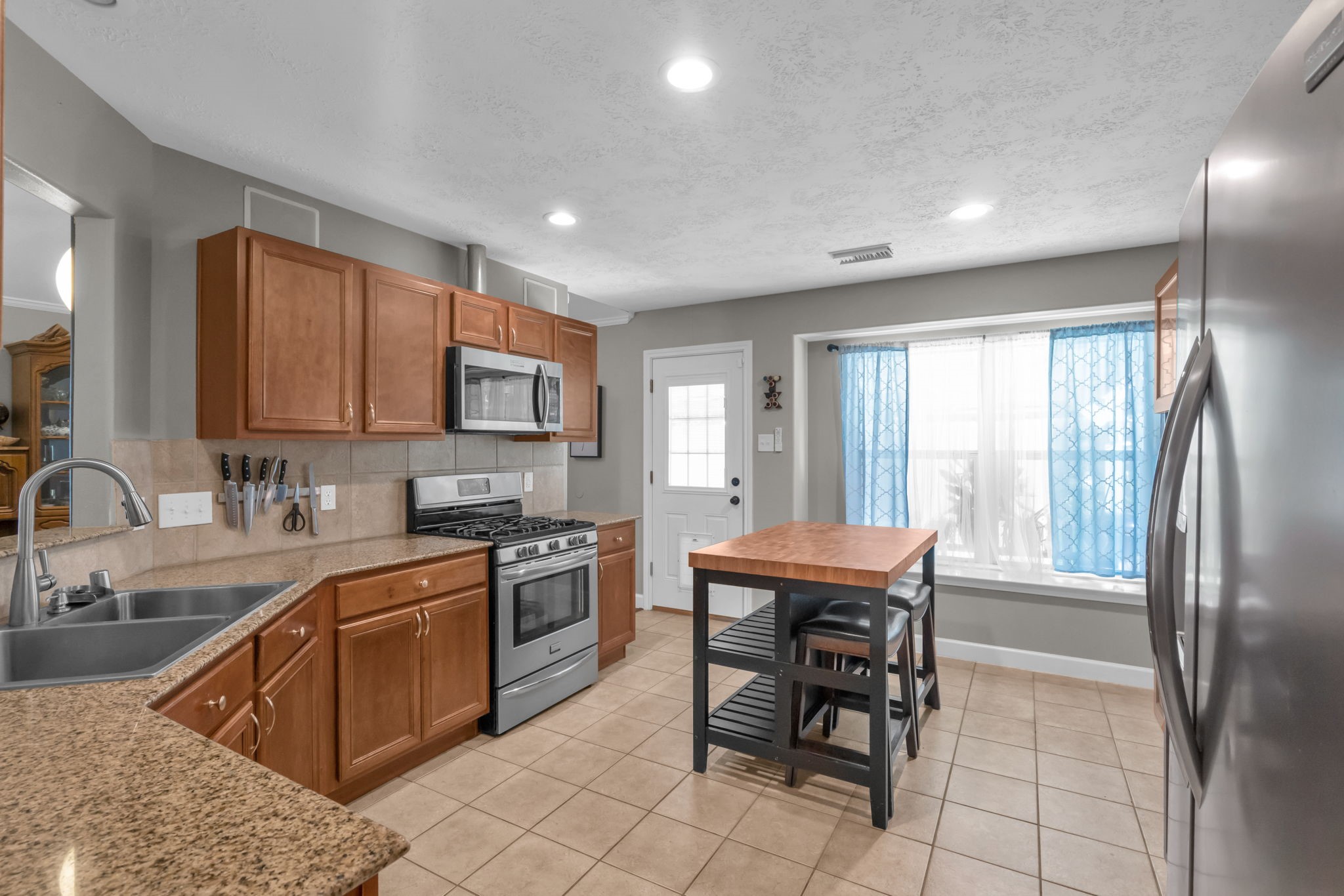 14910 Mauna Loa Lane Property Photo 10