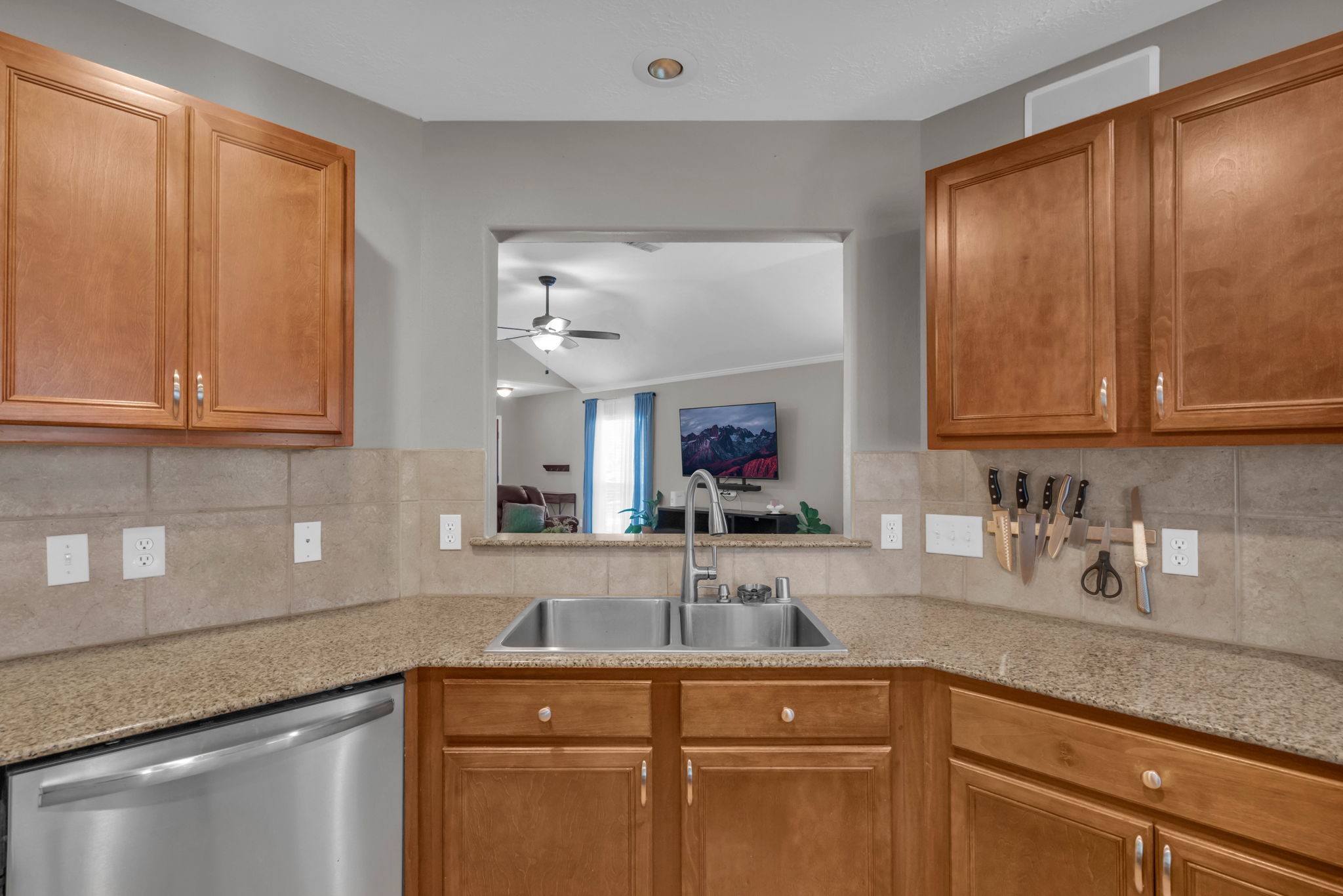 14910 Mauna Loa Lane Property Photo 12