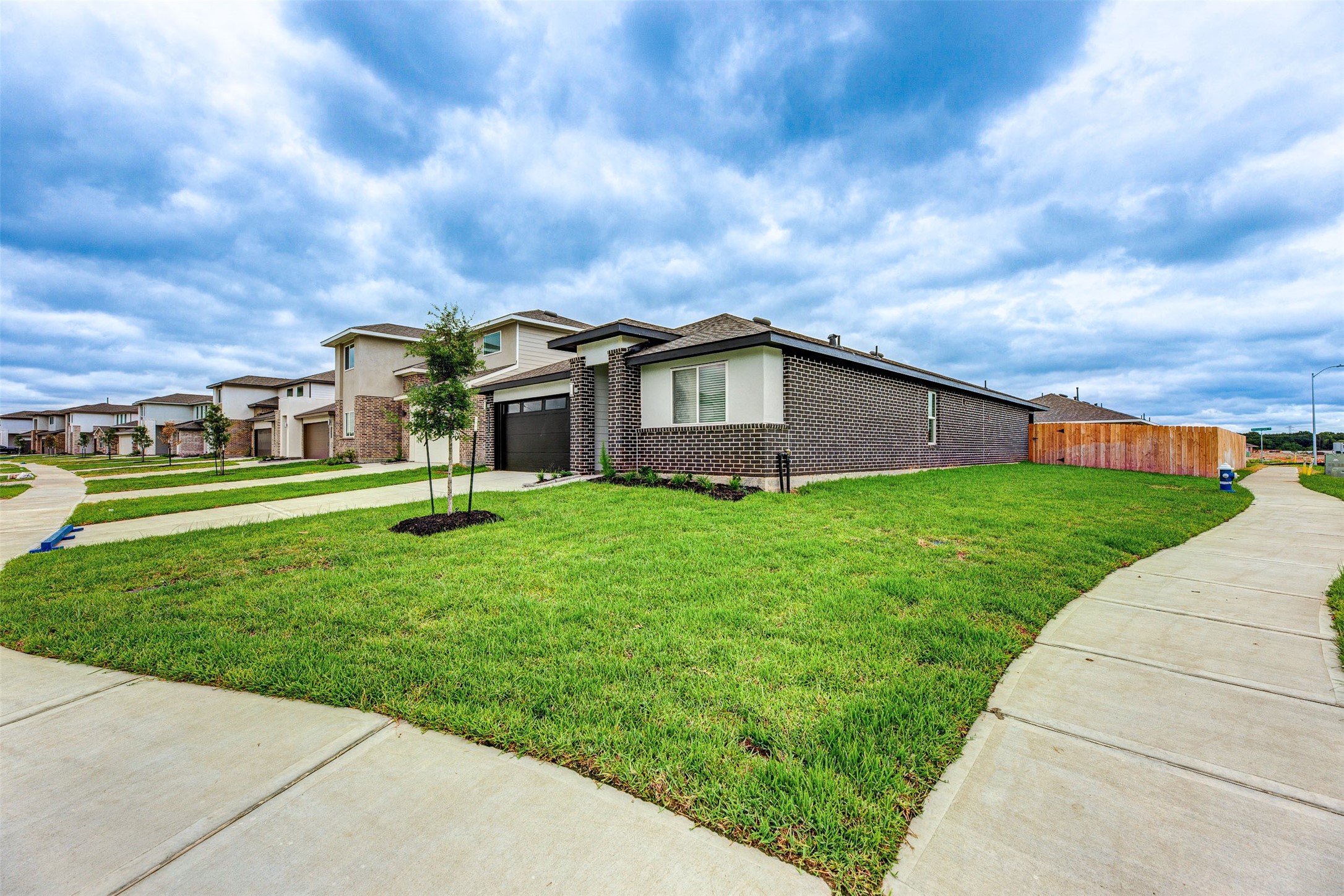 19002 Derrington Manor Lane Property Photo 2