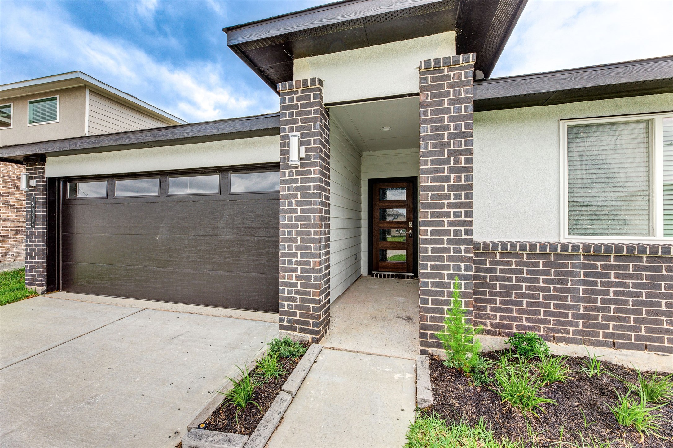 19002 Derrington Manor Lane Property Photo 3
