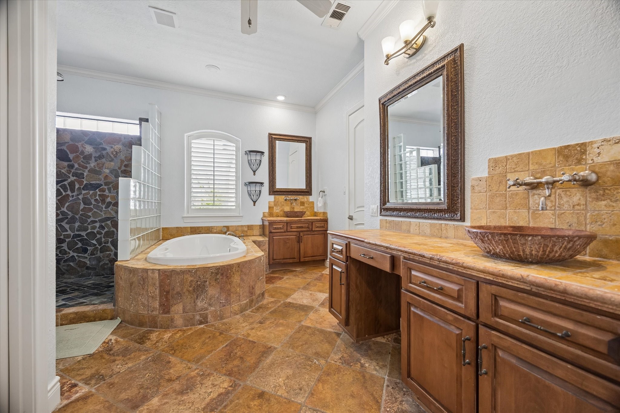 2128 Harold Street A Property Photo 9