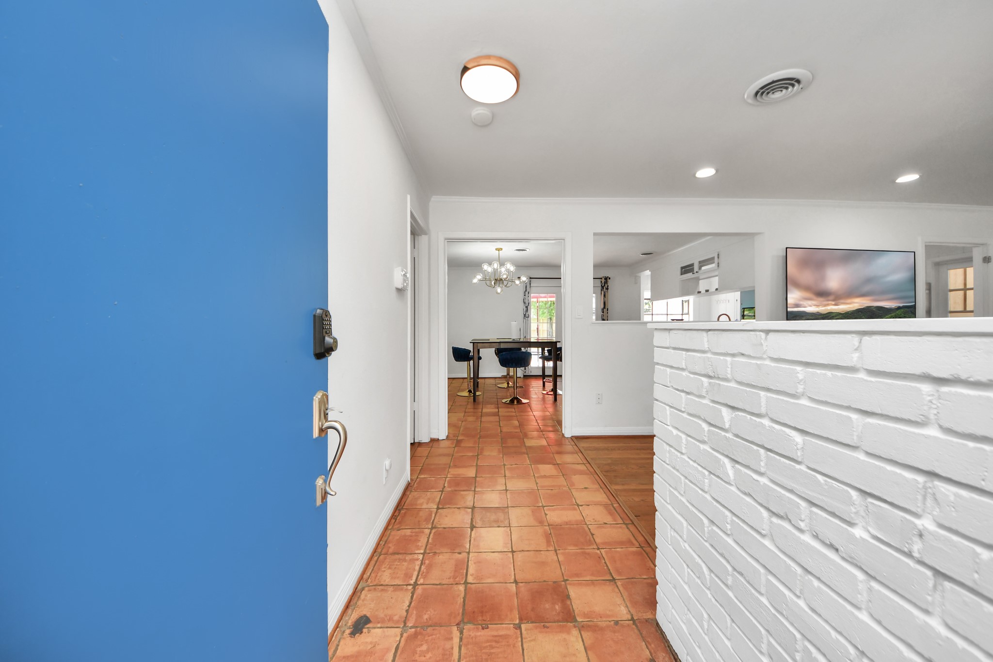 5139 Beechnut Street Property Photo 4