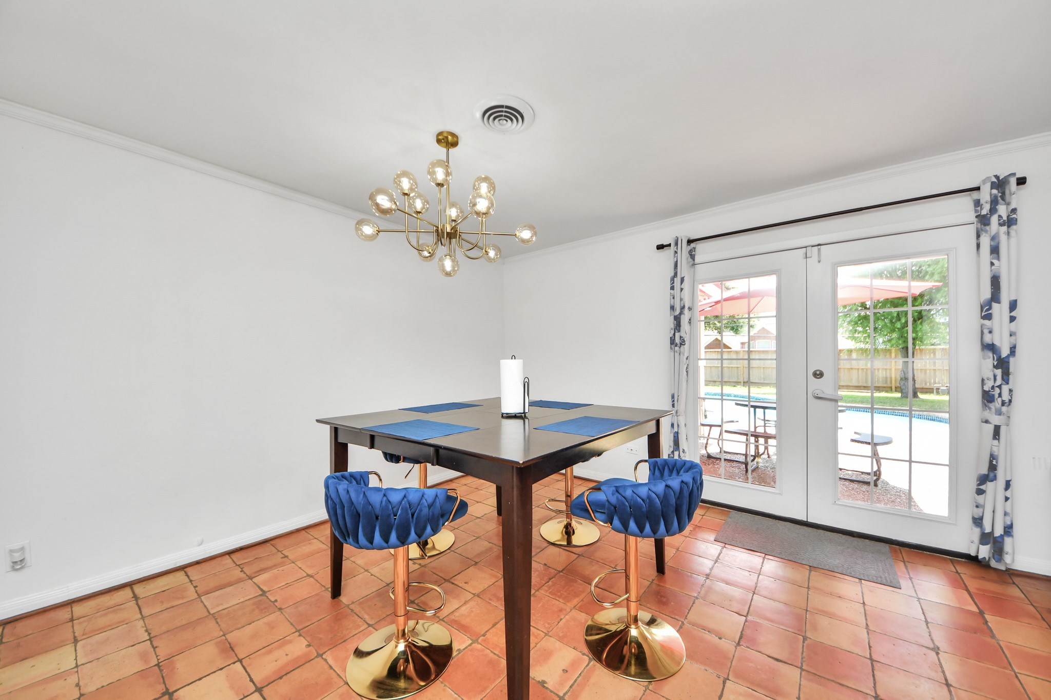 5139 Beechnut Street Property Photo 11
