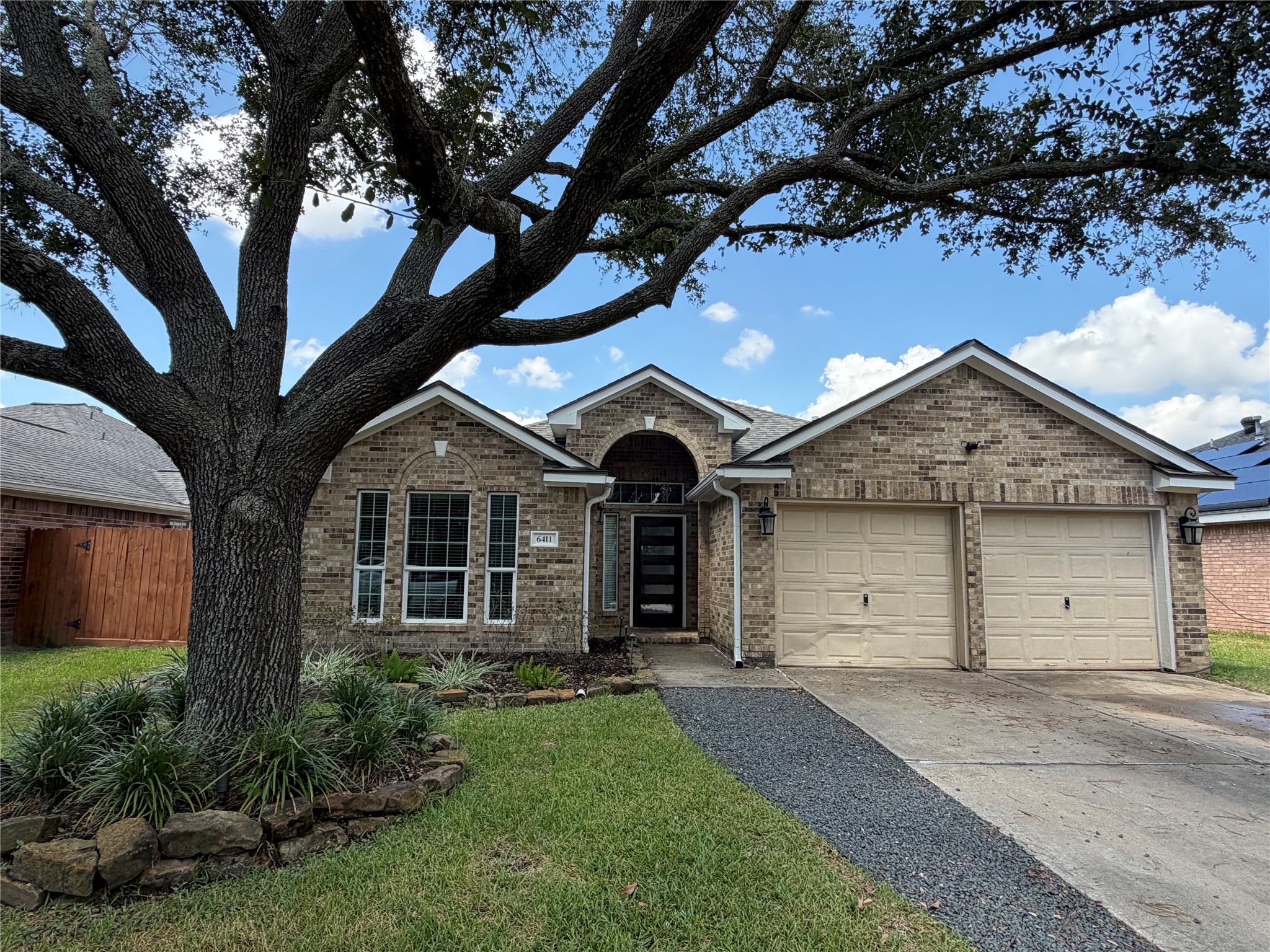6411 Spring Creek Property Photo 2
