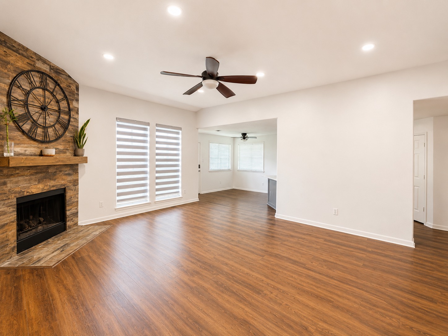6411 Spring Creek Property Photo 3