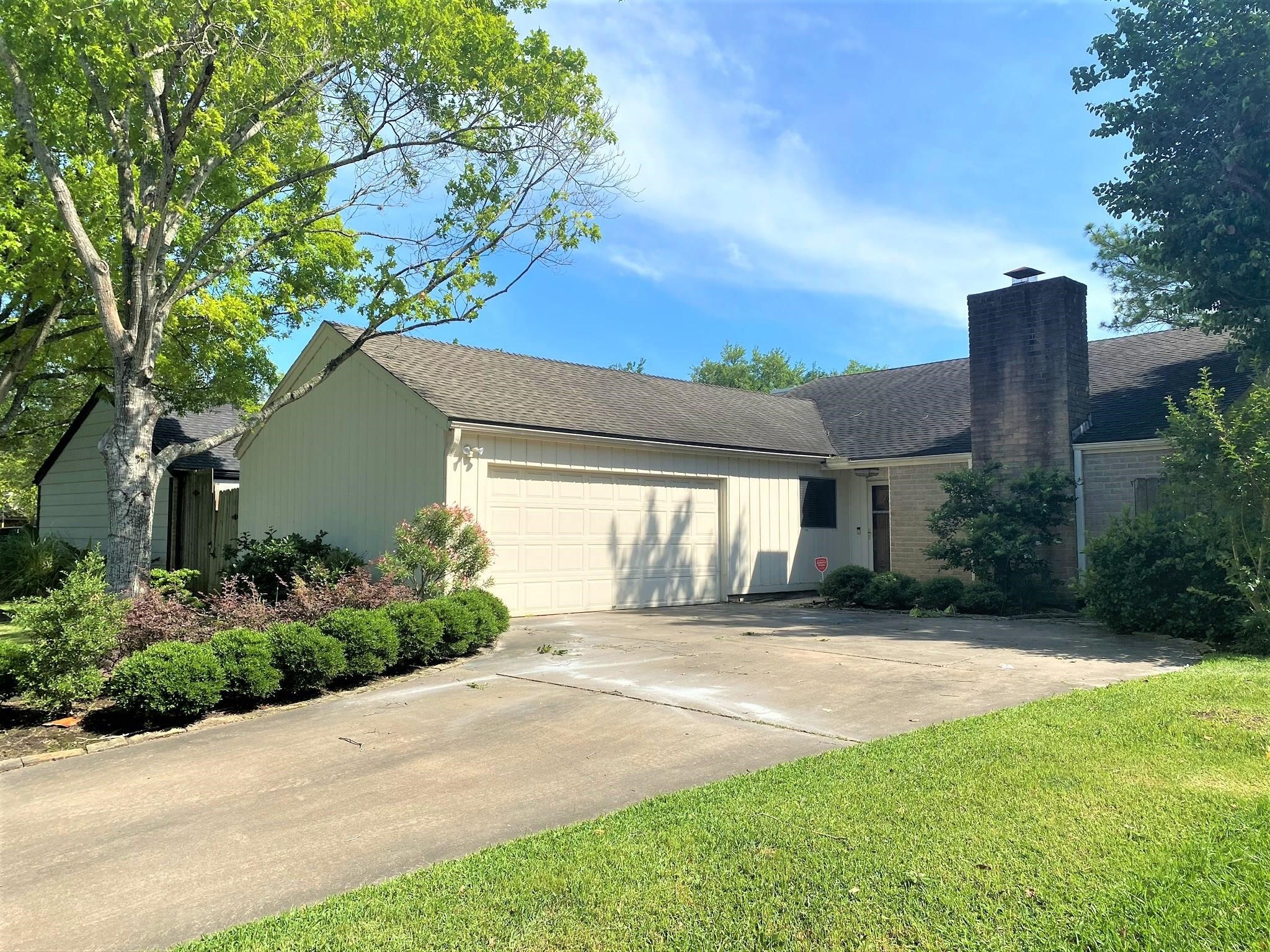 11807 Poplar Creek Drive Property Photo 1