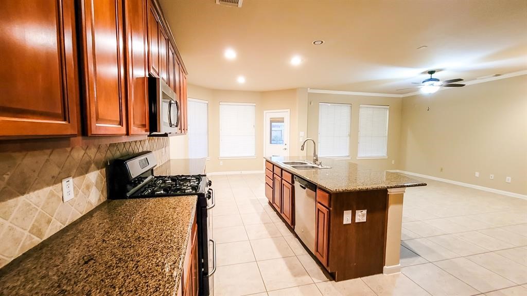 24611 Hampton Lakes Drive Property Photo 8