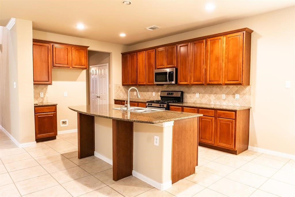 24611 Hampton Lakes Drive Property Photo 9