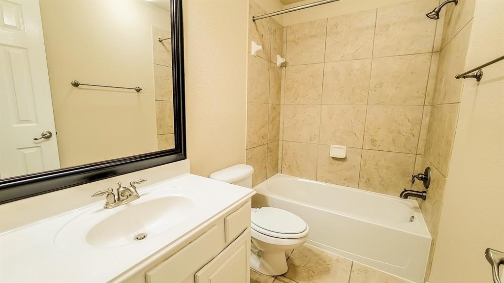 24611 Hampton Lakes Drive Property Photo 22