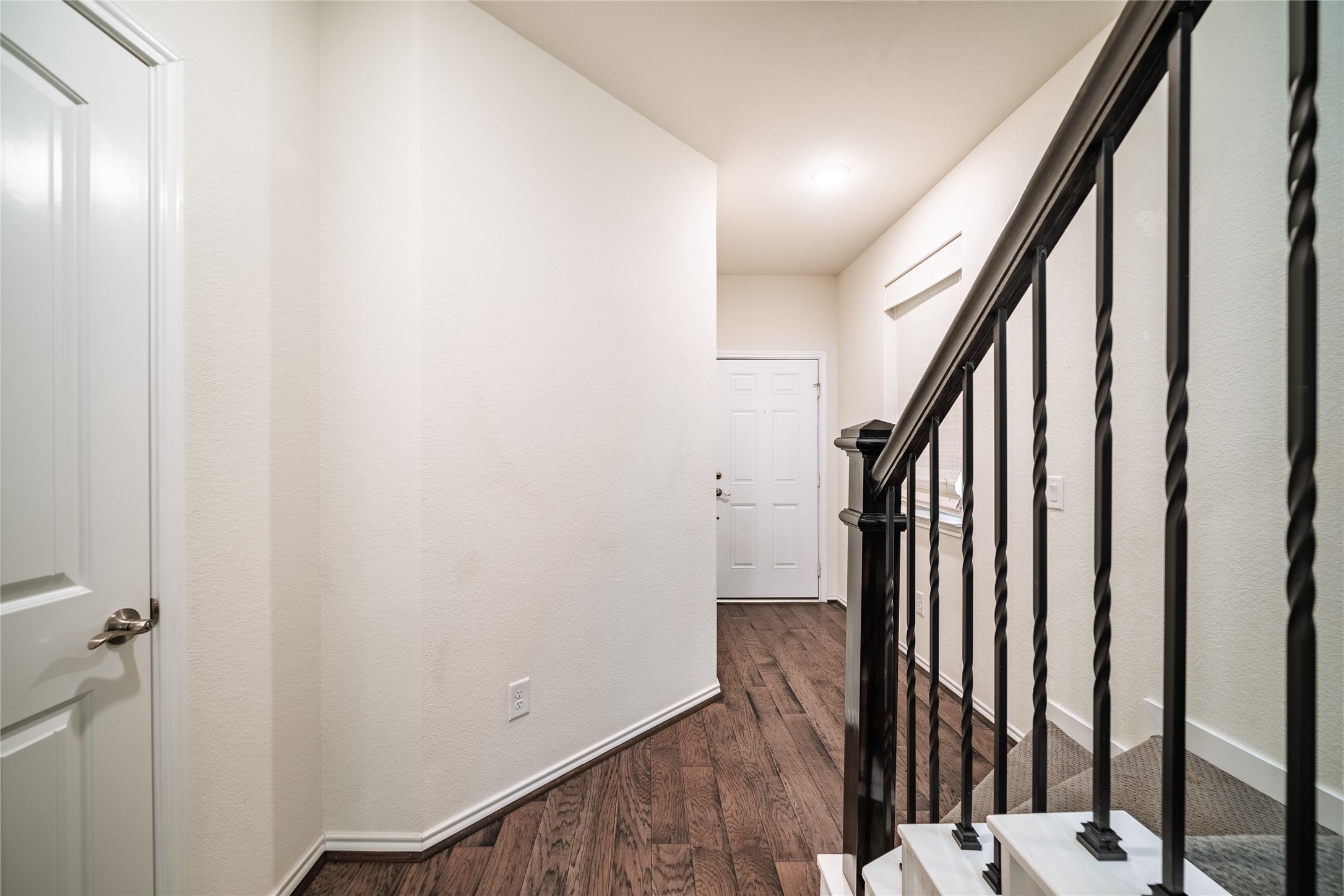 10918 Cannes Memorial Drive Property Photo 3