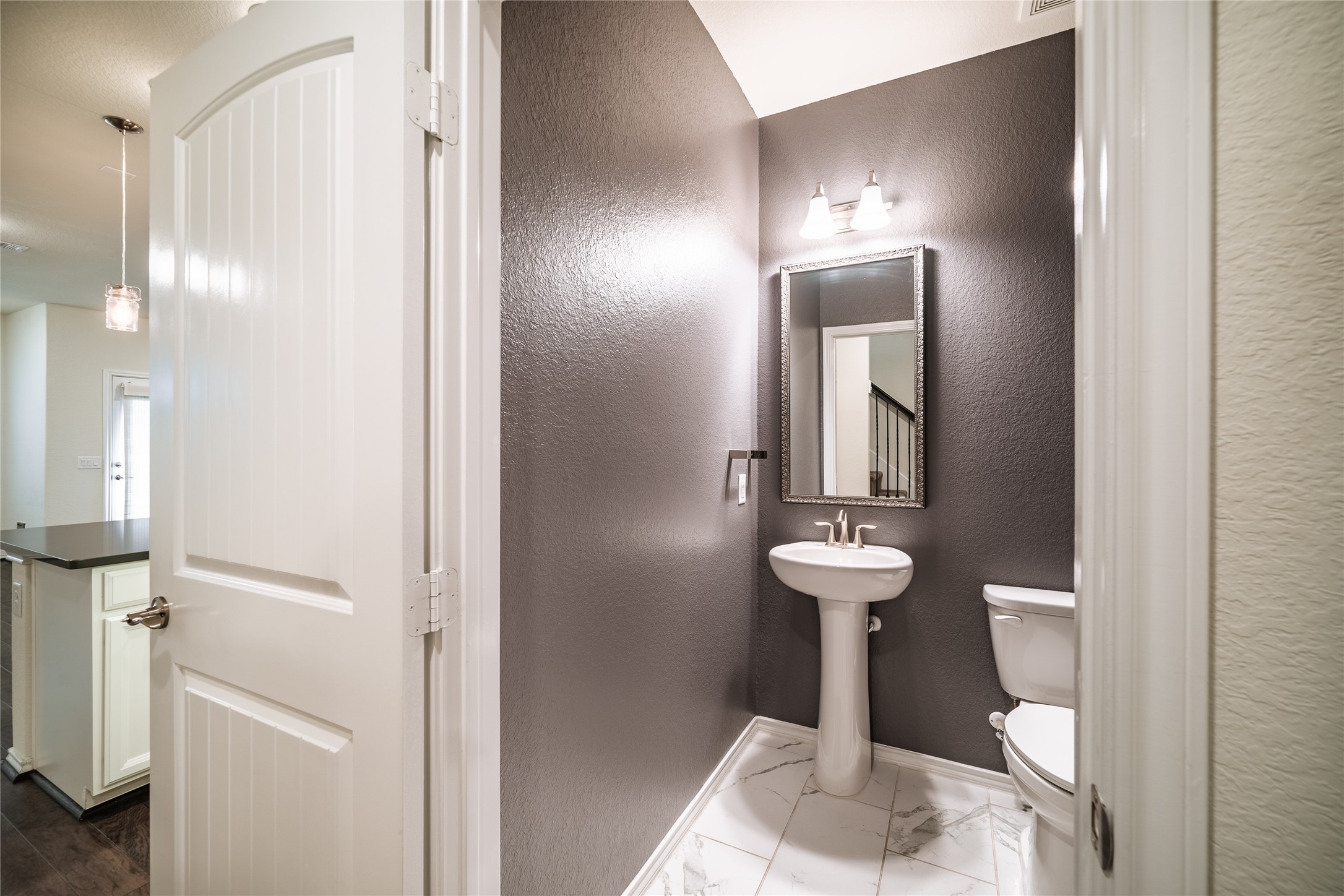 10918 Cannes Memorial Drive Property Photo 4