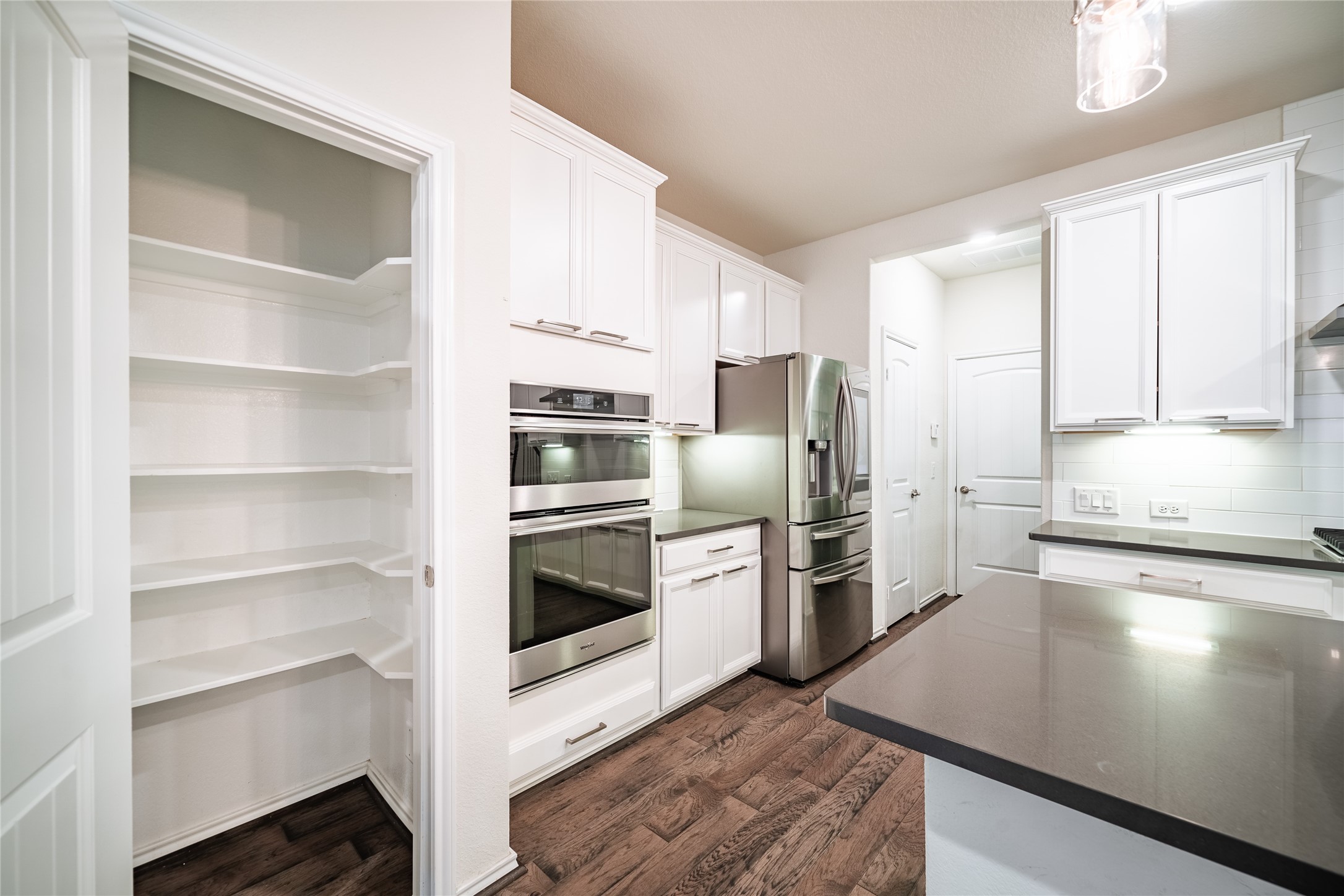 10918 Cannes Memorial Drive Property Photo 8