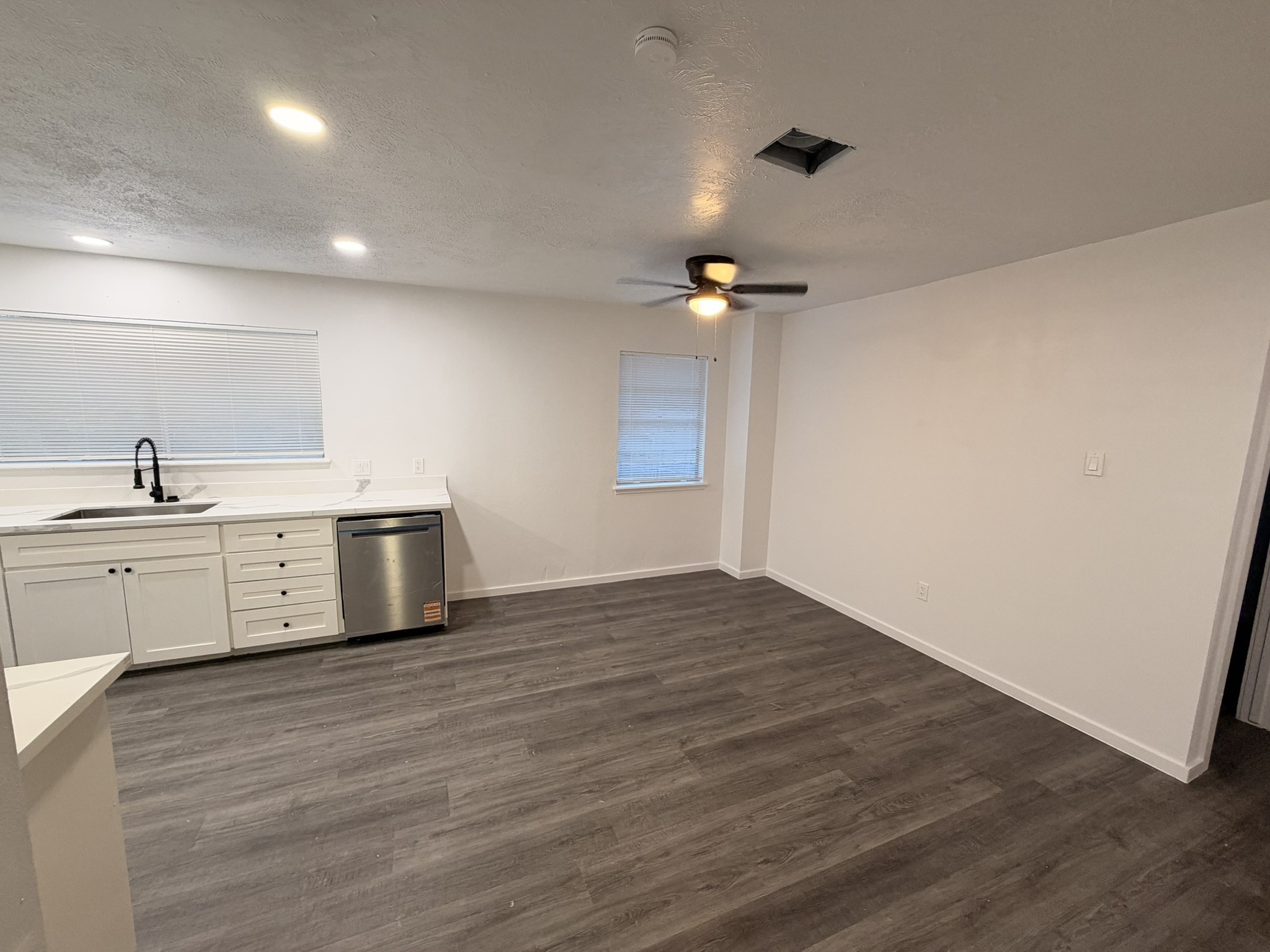 916 Brook Forest Drive B Property Photo 9