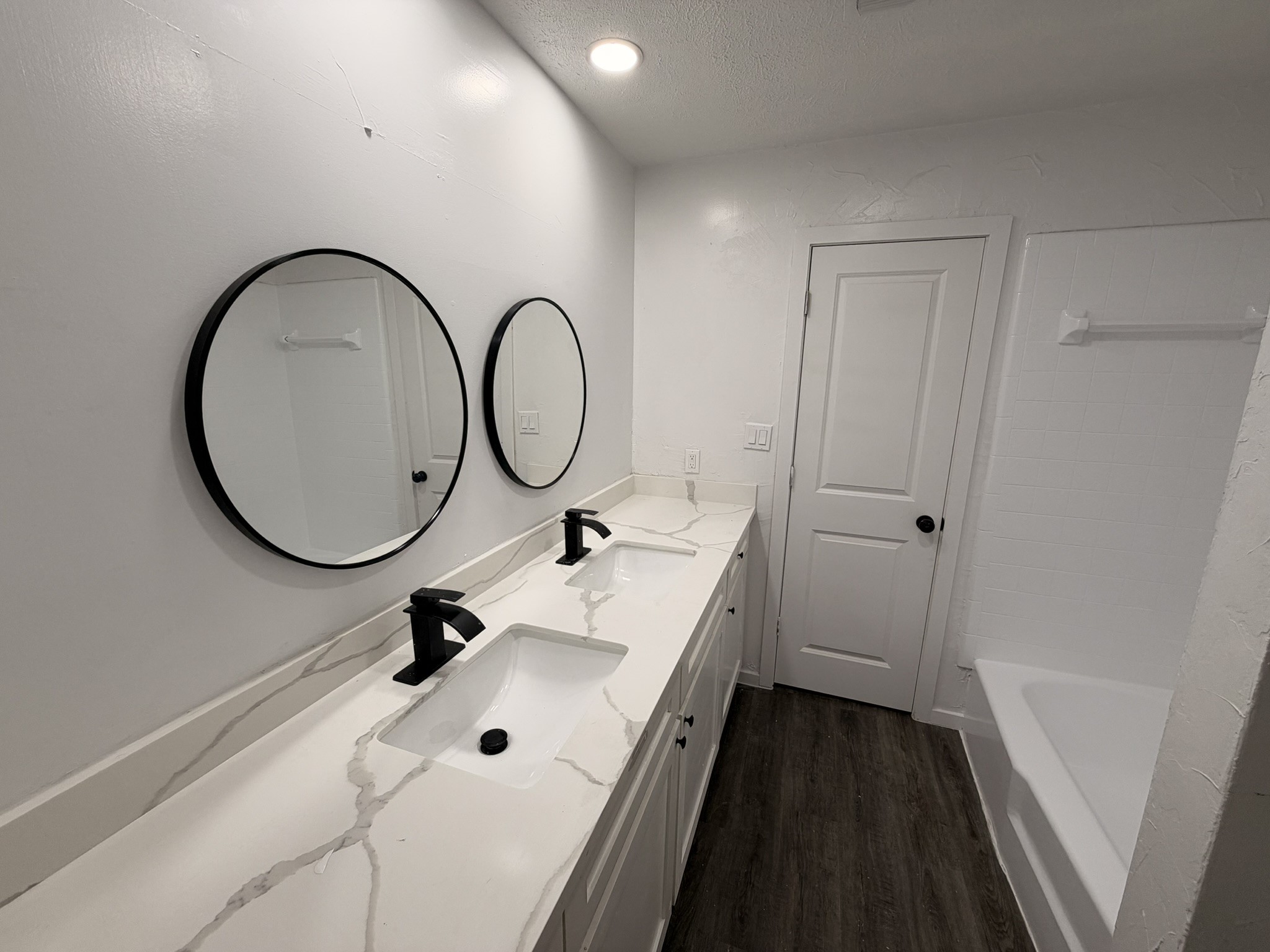 916 Brook Forest Drive B Property Photo 10