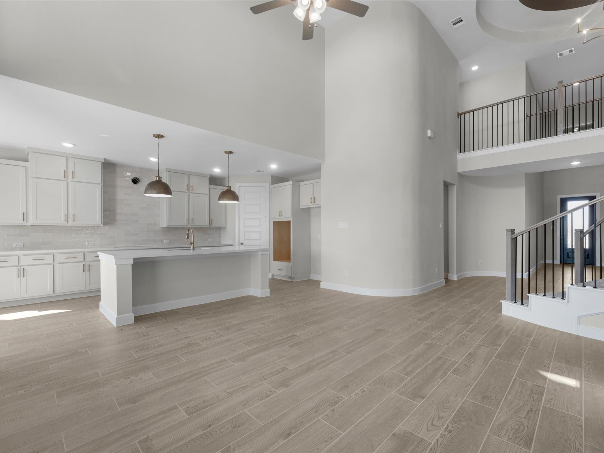 5526 Bermuda Sands Drive Property Photo 4