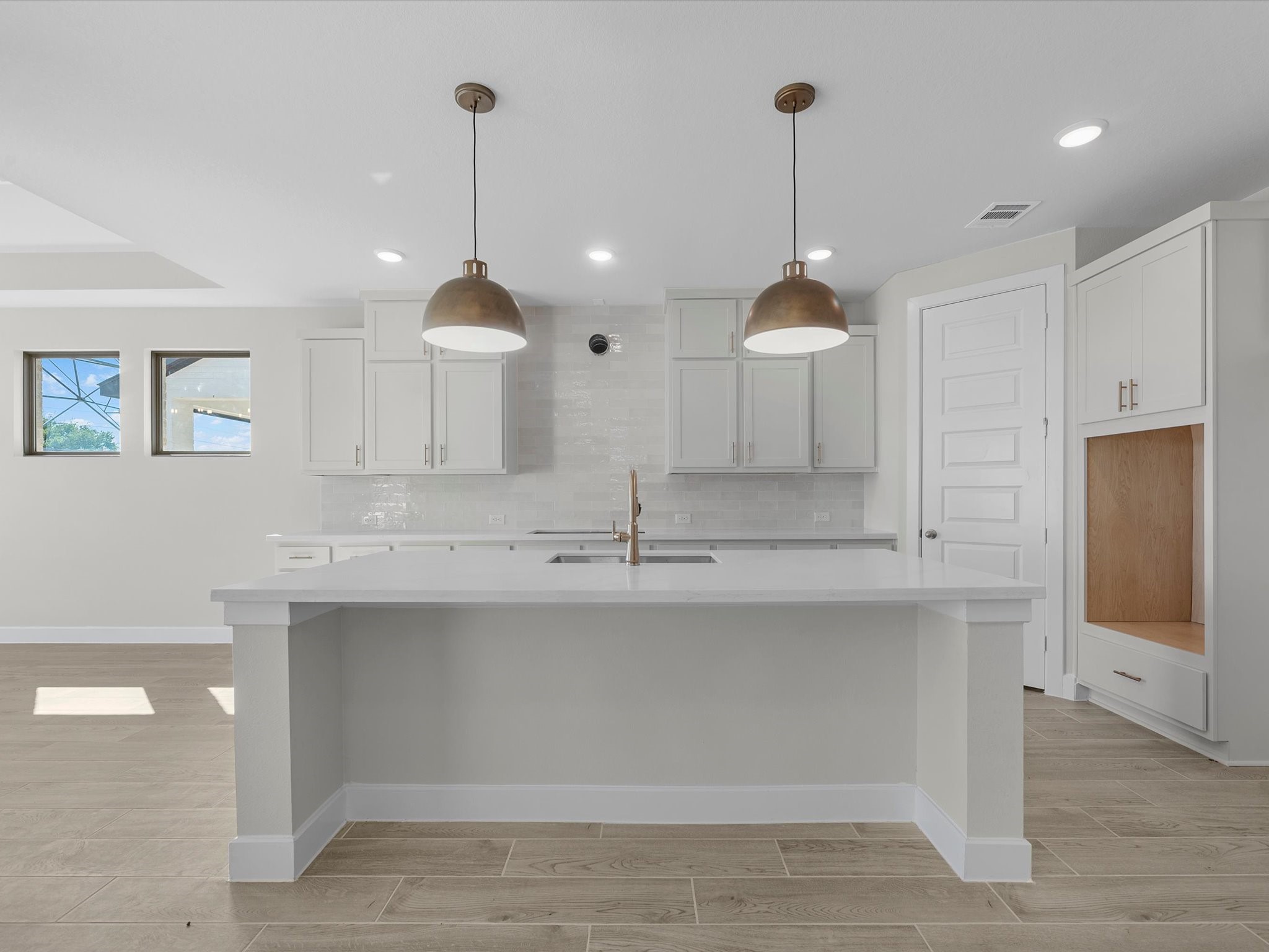 5526 Bermuda Sands Drive Property Photo 6
