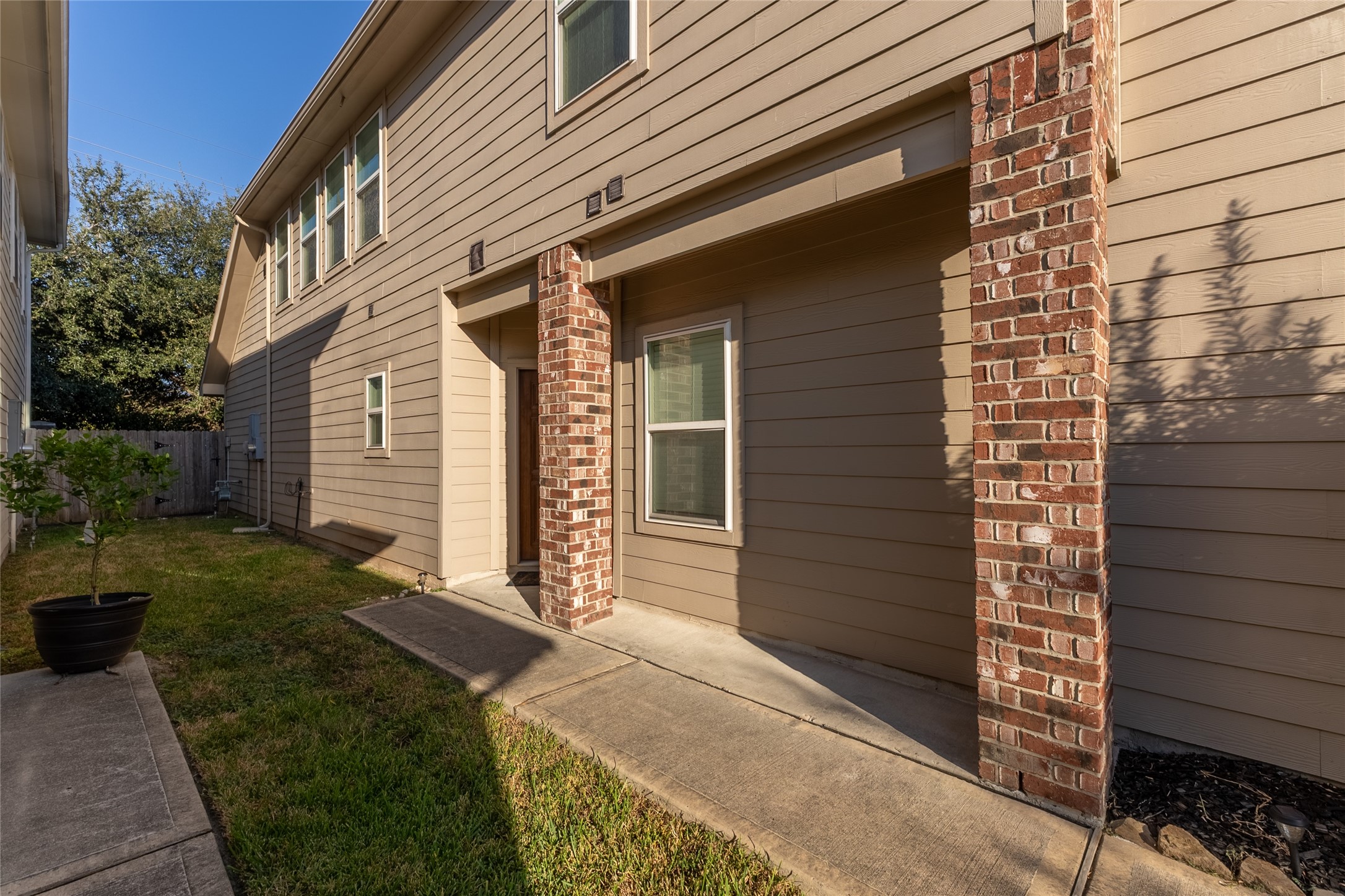 11413 Hackmatack Way Property Photo 3
