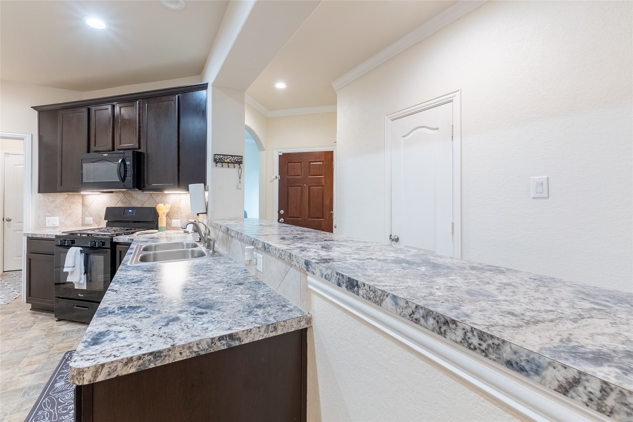 11413 Hackmatack Way Property Photo 8