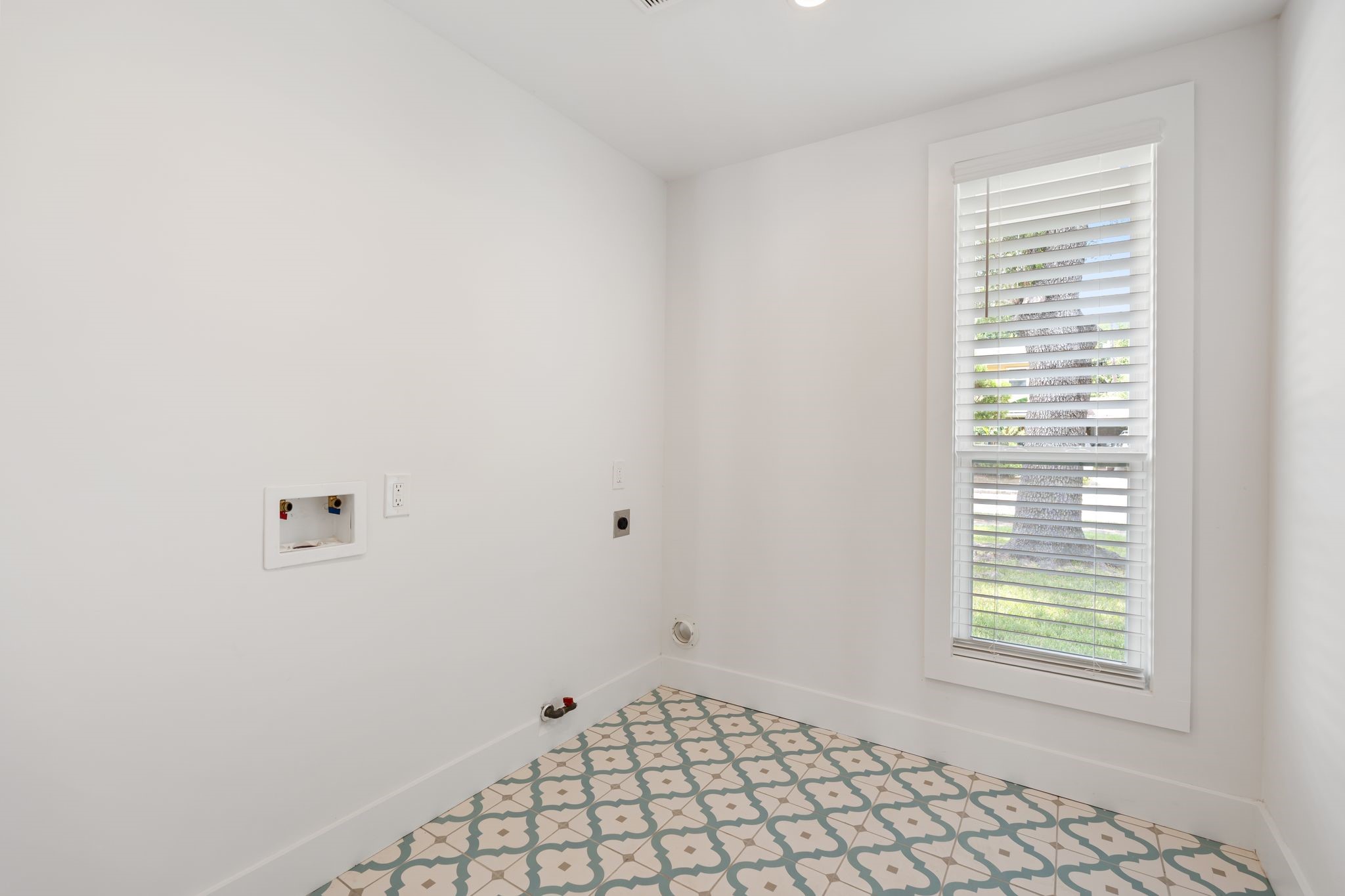 1910 Lynnview Drive Property Photo 16