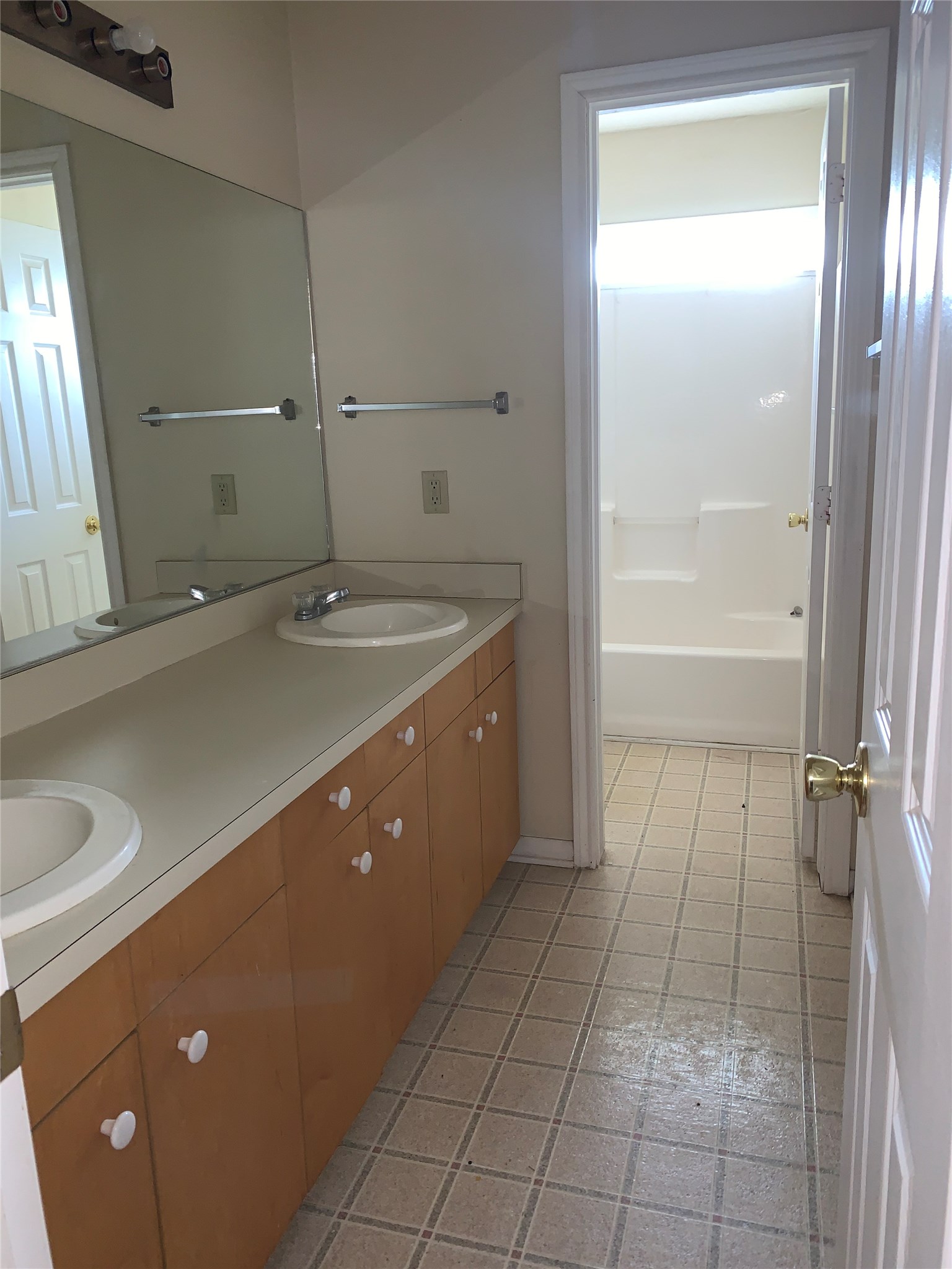 3901 College Main Street B Property Photo 16