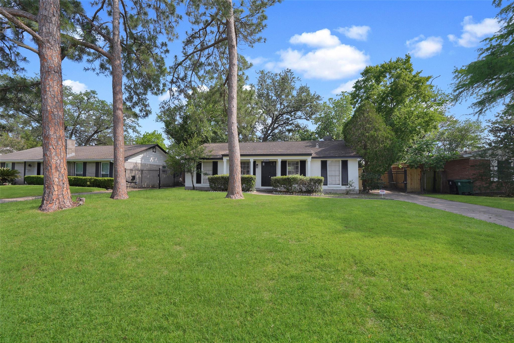 9519 Val Verde Street, Houston TX 77063 Property Photo 1