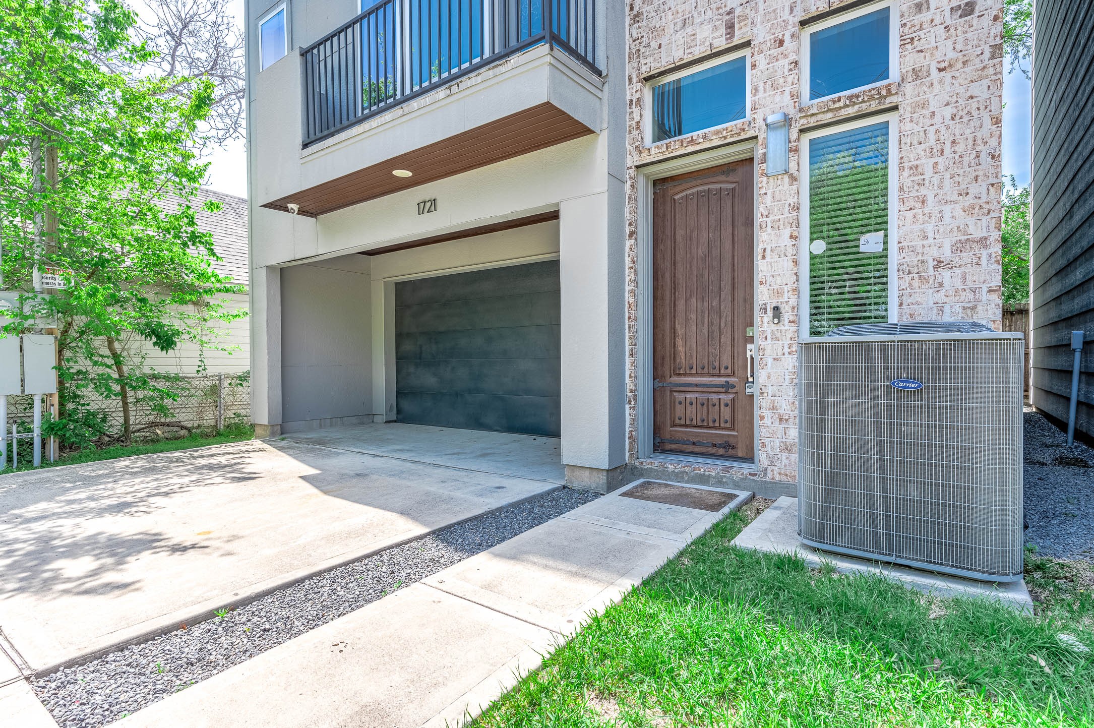 1721 Henderson Street Property Photo 4
