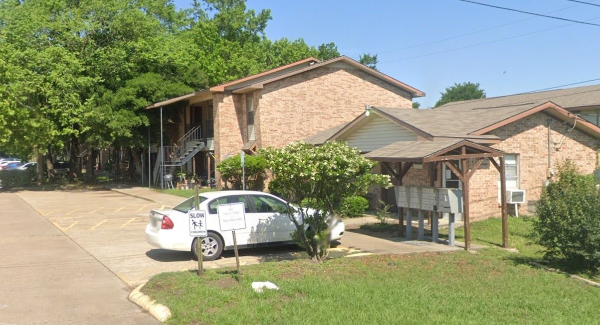 203 E Watson Dr Property Photo 5