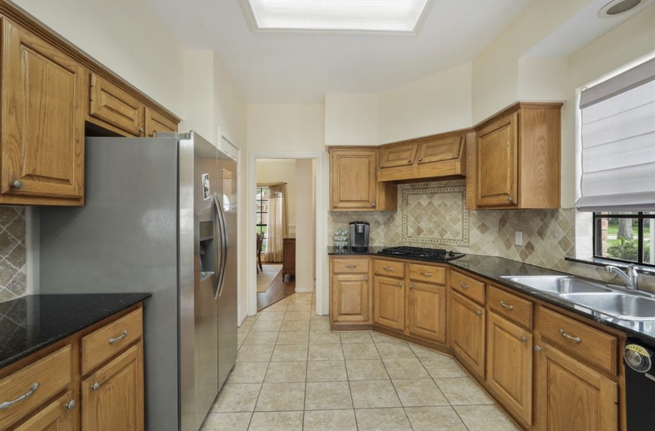 17335 Meadow Heights Drive Property Photo 10