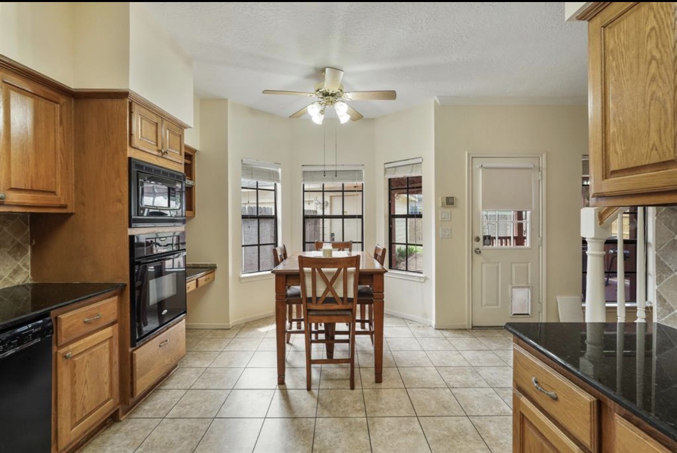 17335 Meadow Heights Drive Property Photo 11