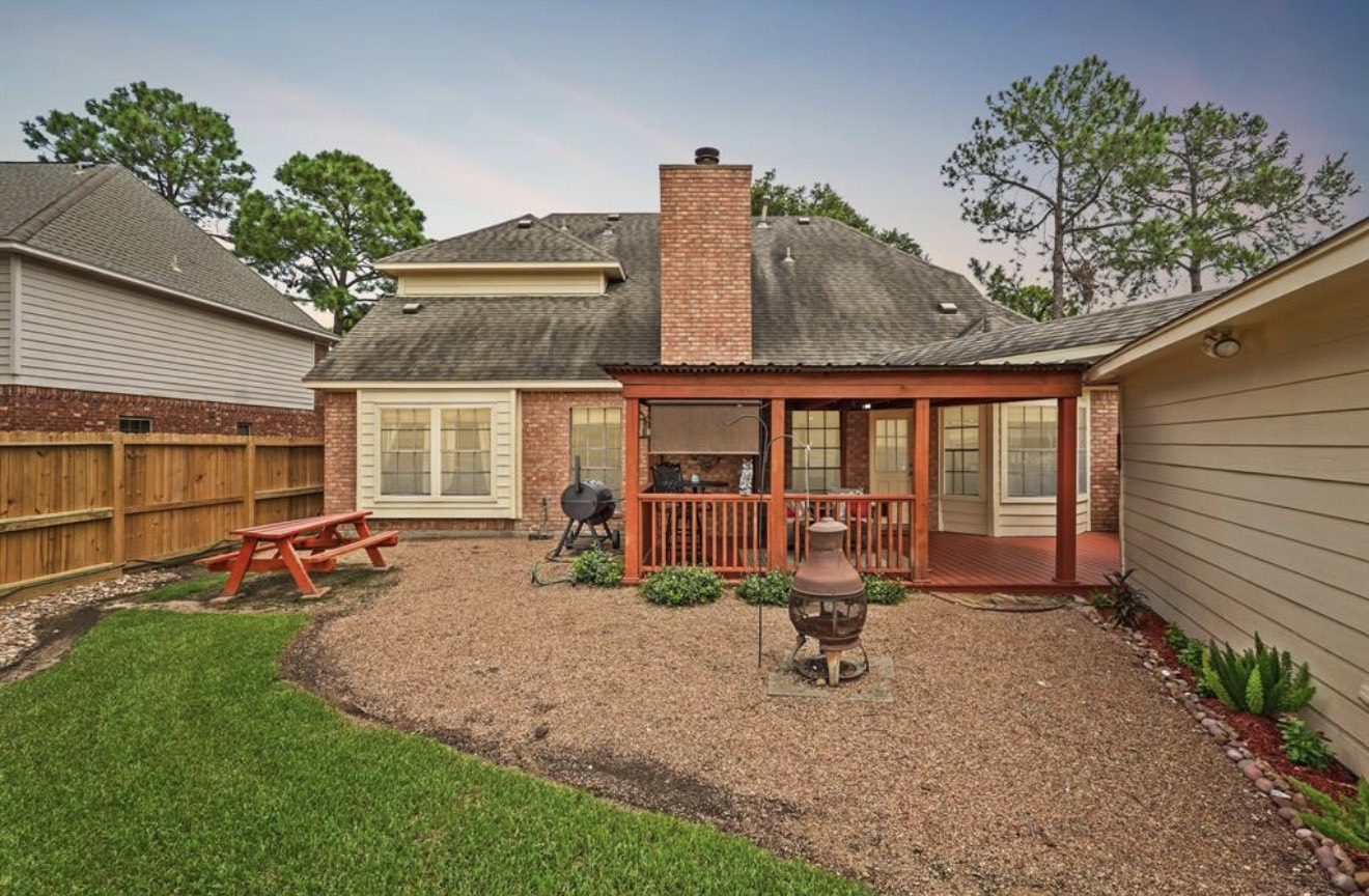 17335 Meadow Heights Drive Property Photo 25