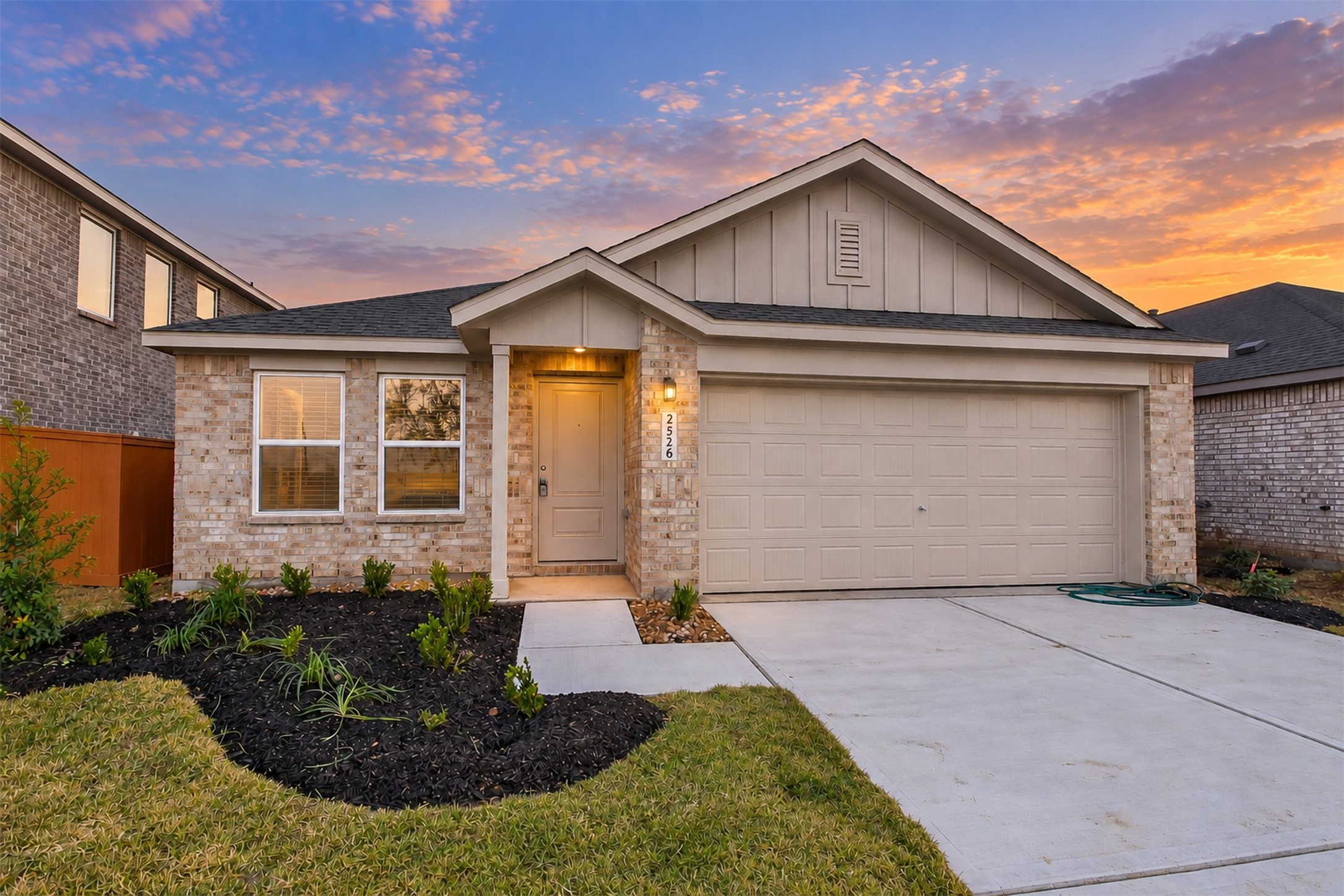 2526 Night Emerald Property Photo 2