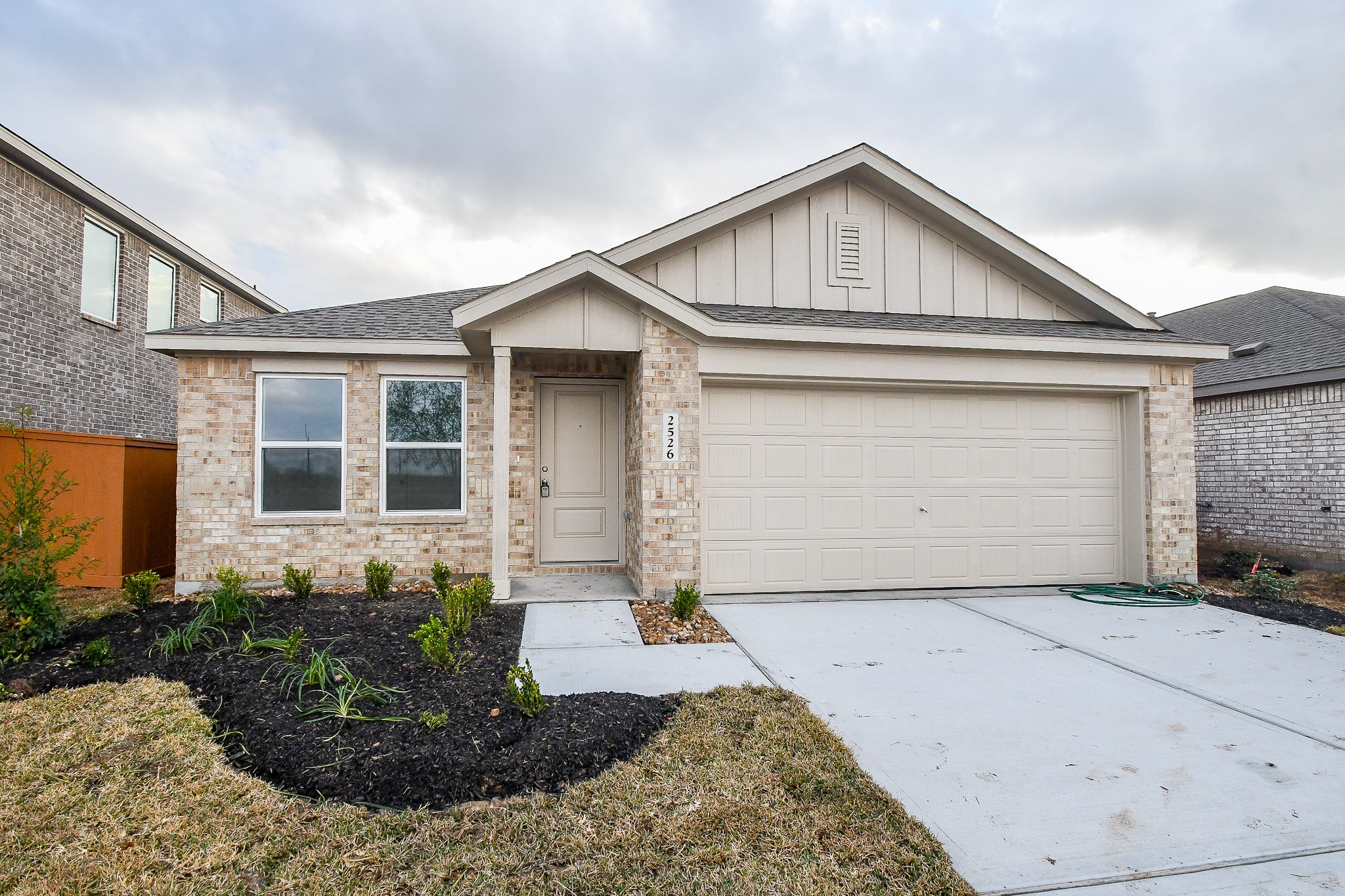2526 Night Emerald Property Photo 3