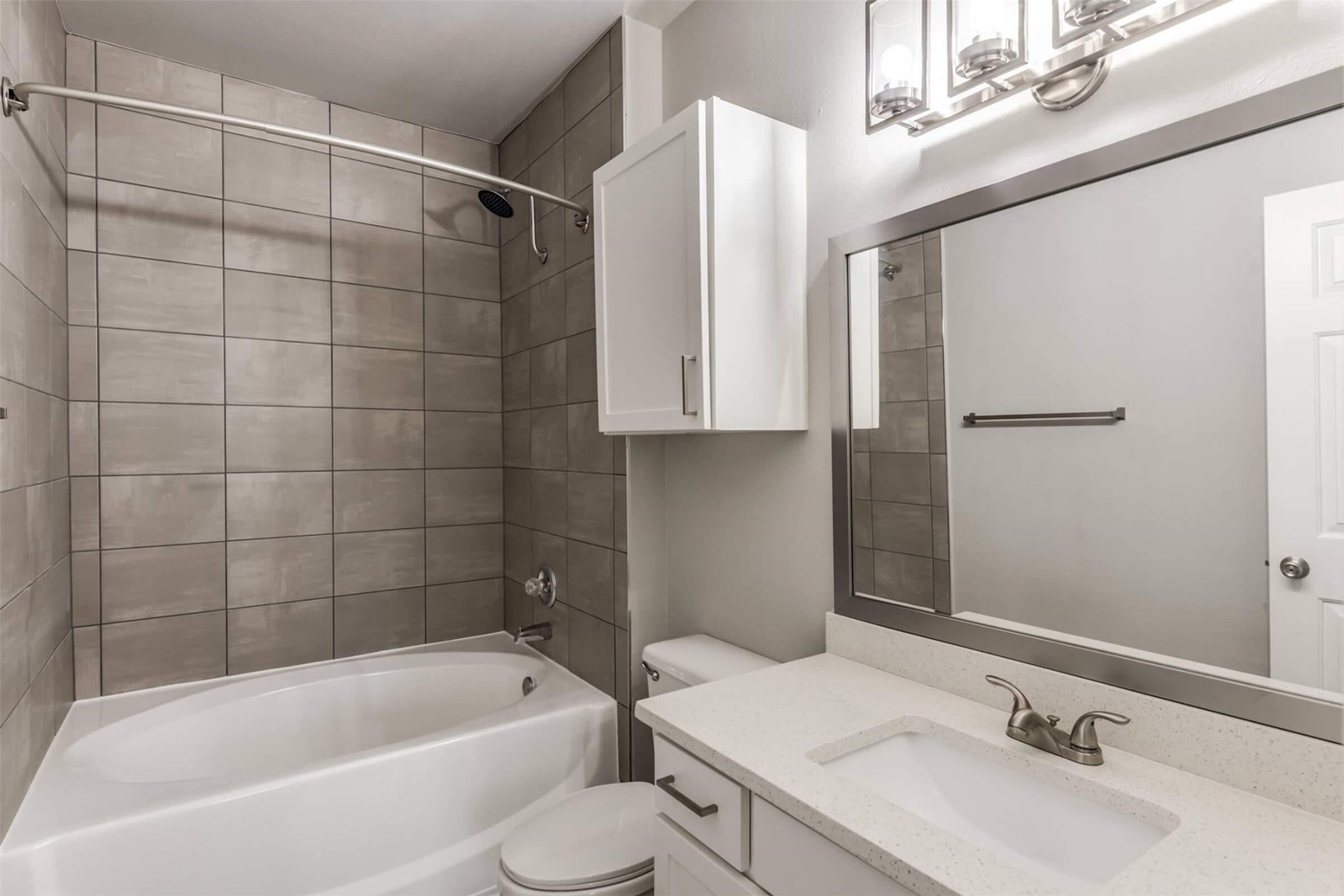 19100 N Glenwest Drive 325 Property Photo 10