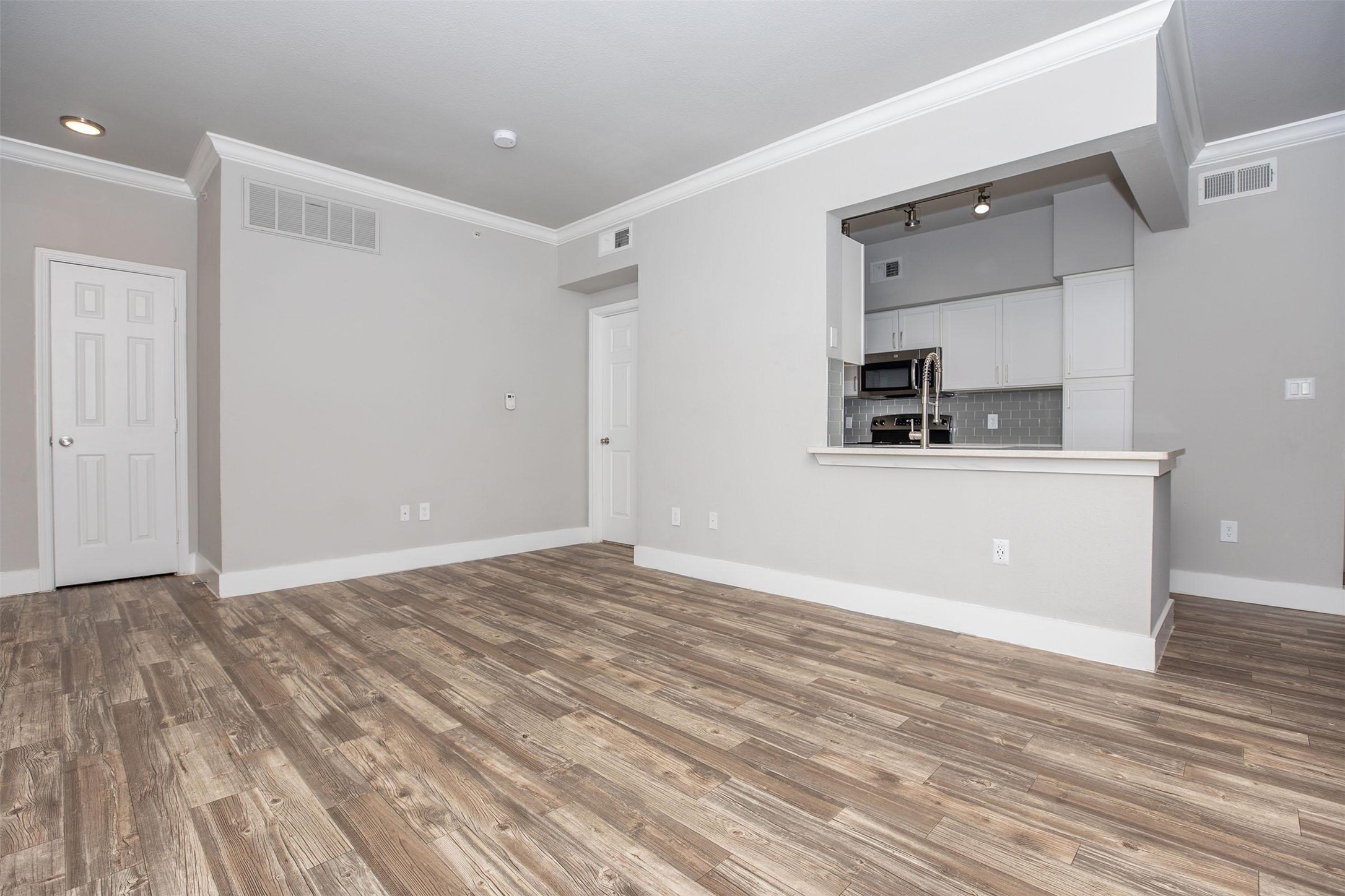 19100 N Glenwest Drive 325 Property Photo 11