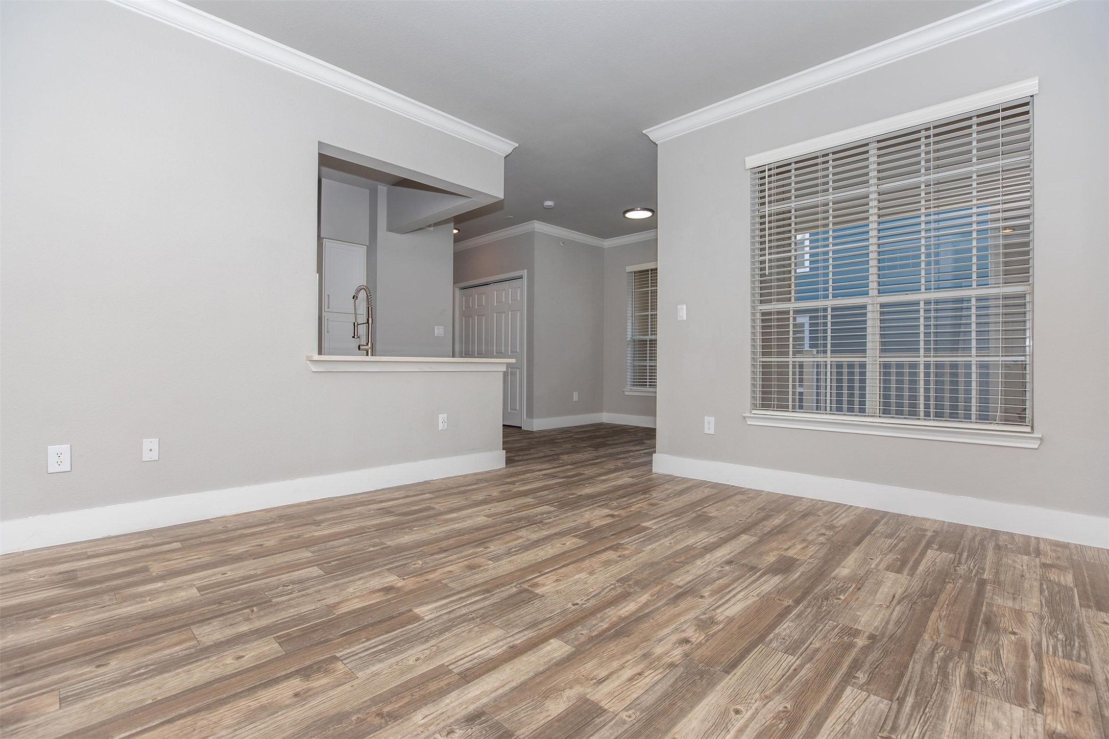 19100 N Glenwest Drive 325 Property Photo 12