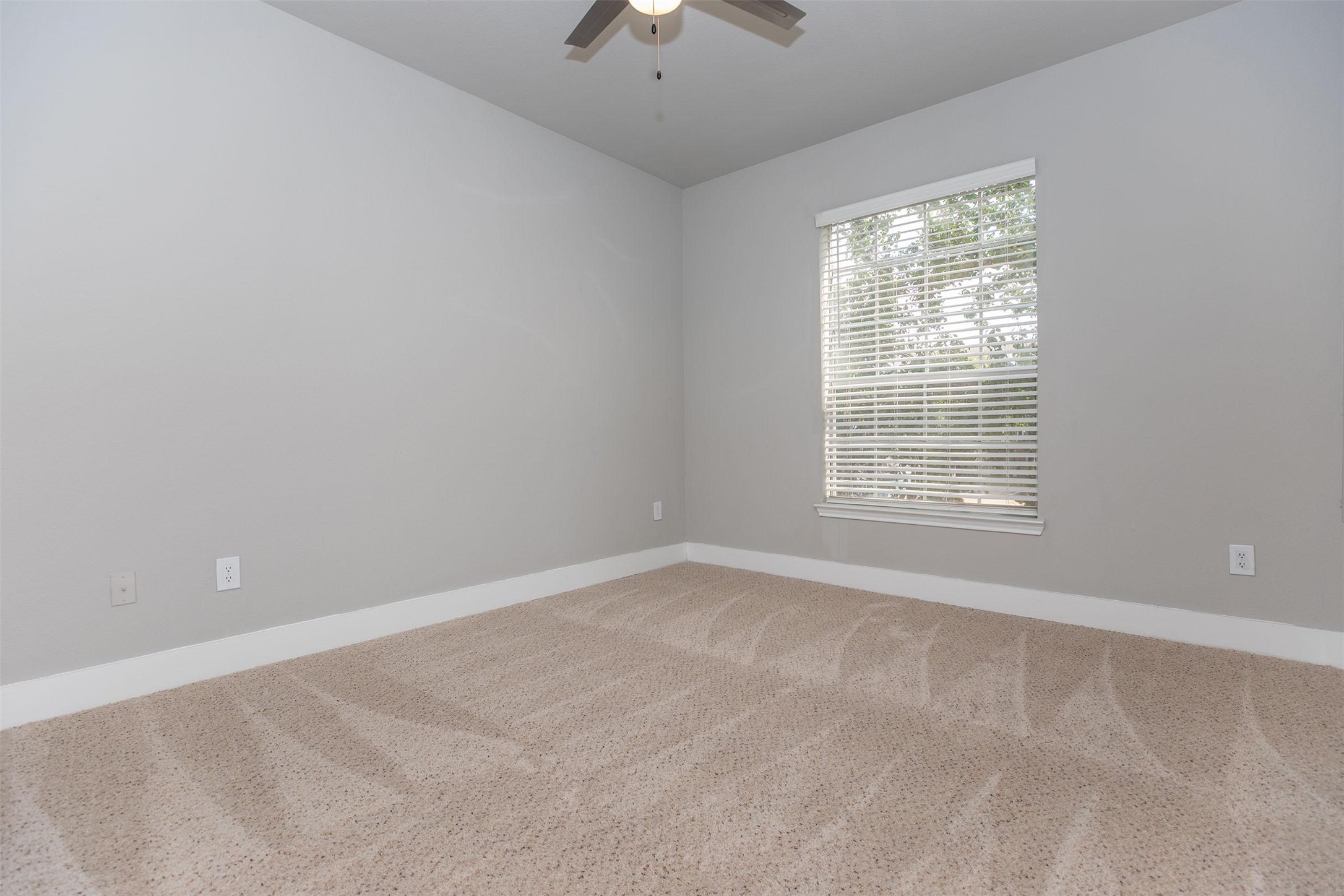 19100 N Glenwest Drive 325 Property Photo 14