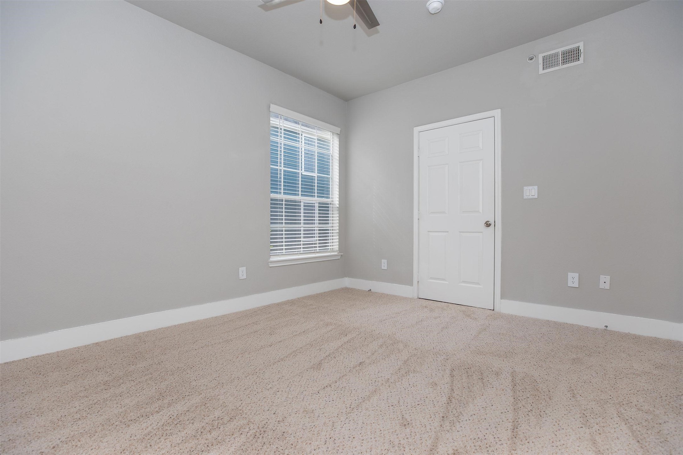 19100 N Glenwest Drive 325 Property Photo 15