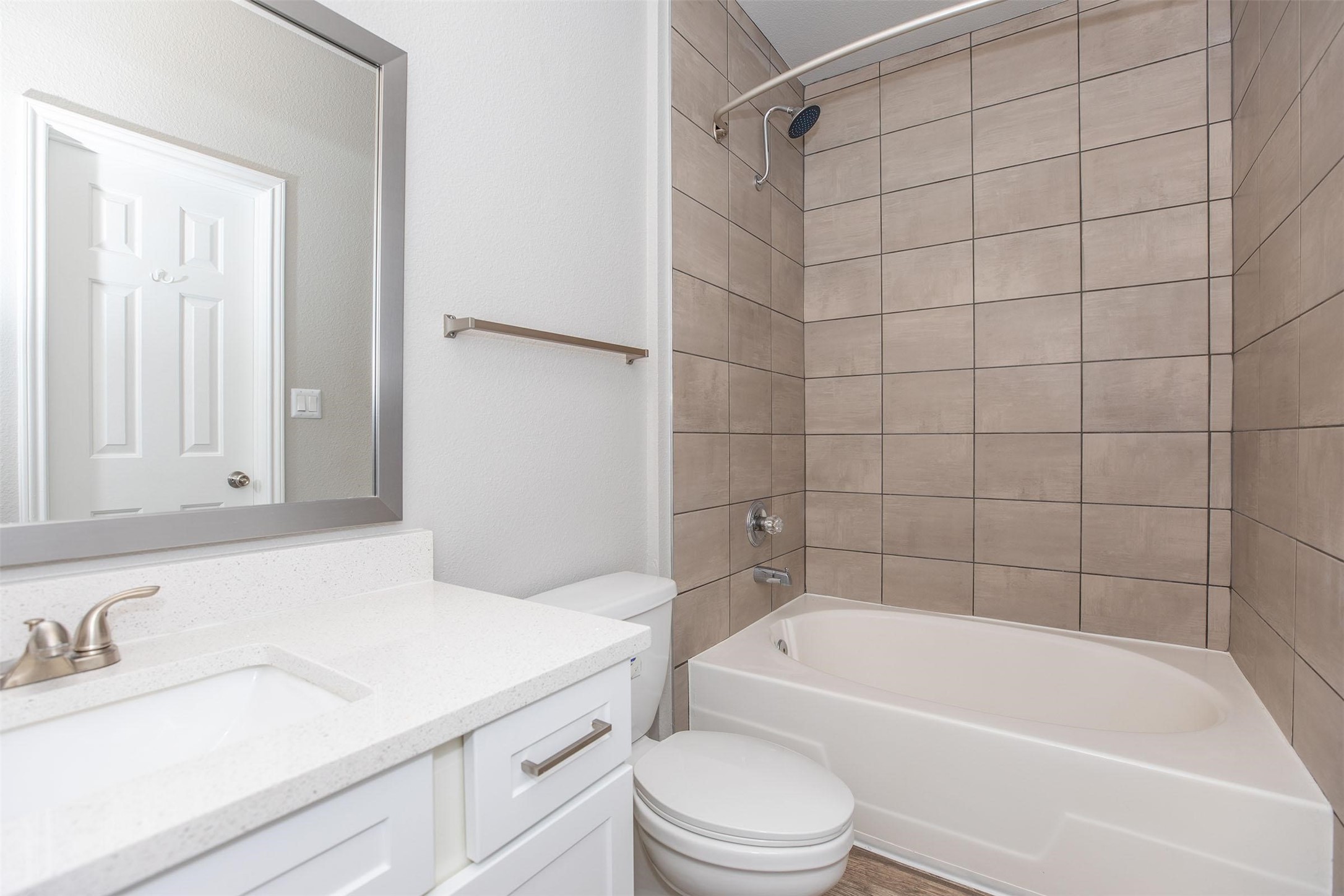 19100 N Glenwest Drive 325 Property Photo 17