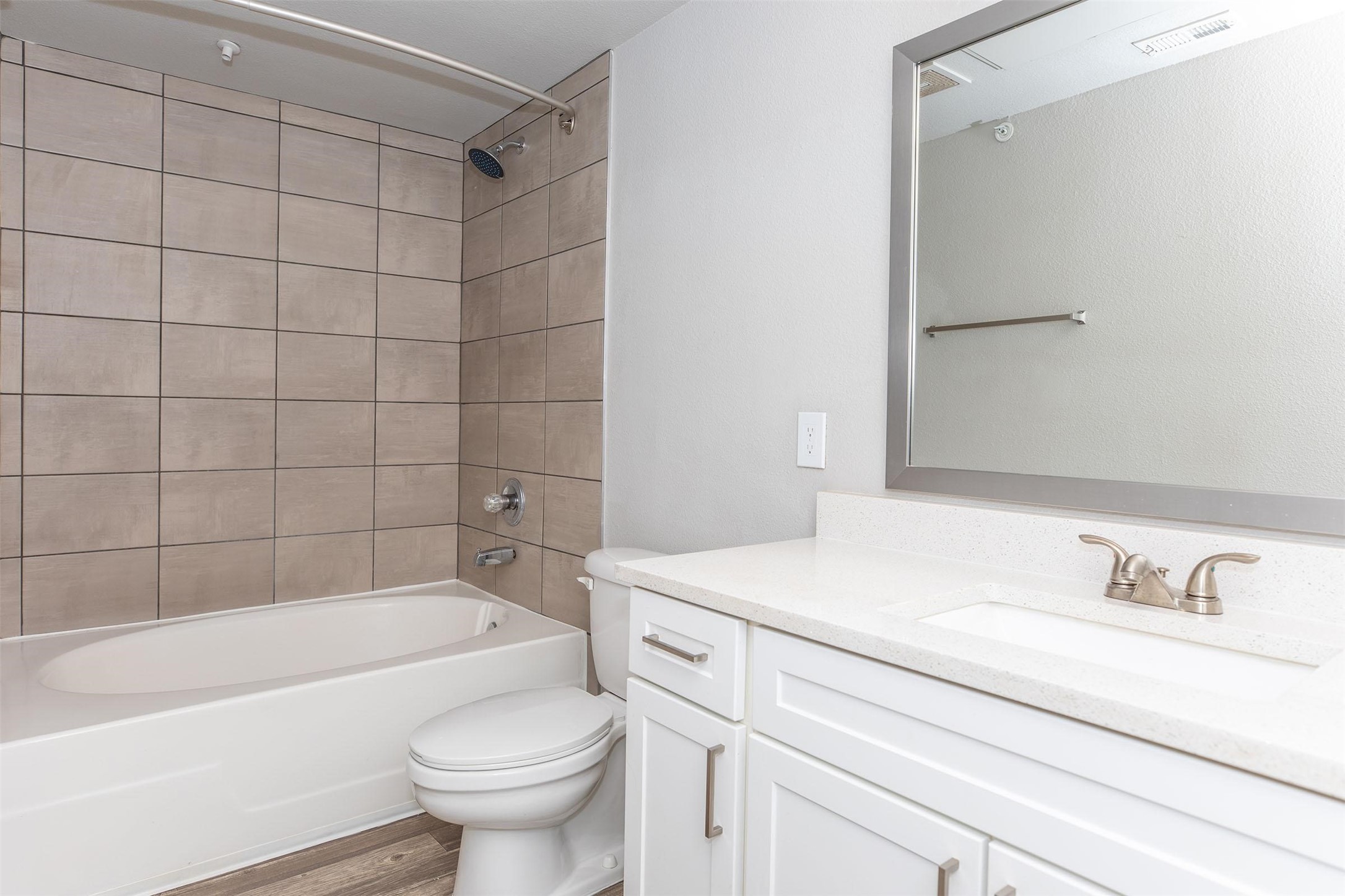 19100 N Glenwest Drive 325 Property Photo 20