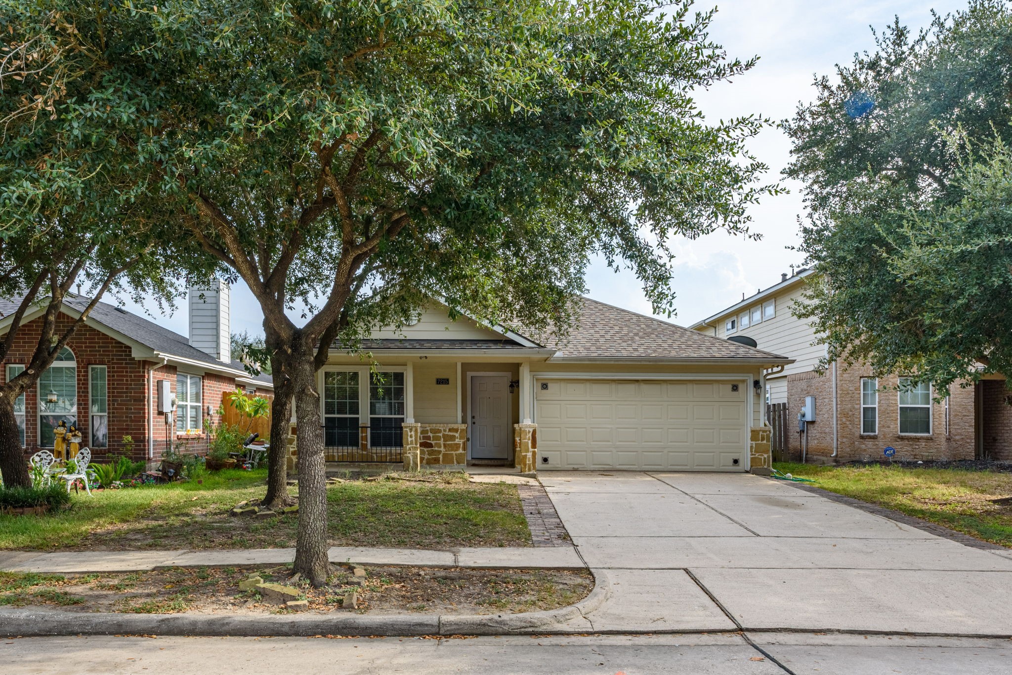 7215 Junco Drive Property Photo 1