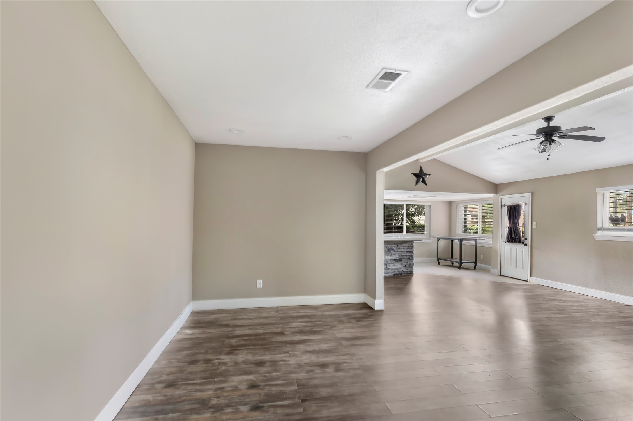 20906 Flaming Arrow Trail Property Photo 10