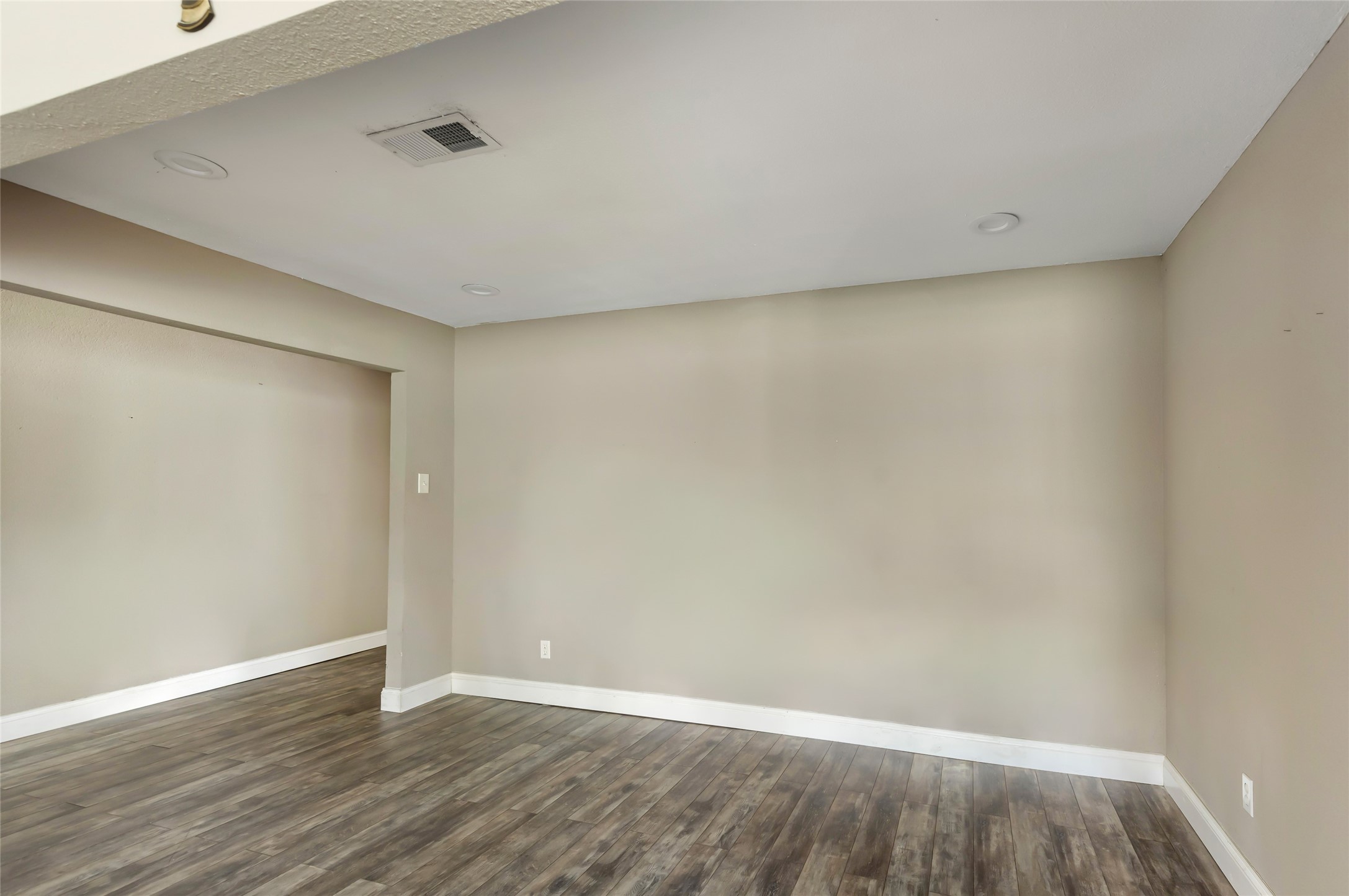 20906 Flaming Arrow Trail Property Photo 12