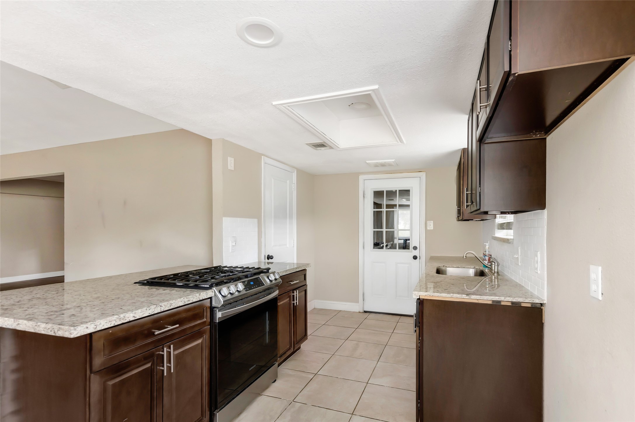 20906 Flaming Arrow Trail Property Photo 17