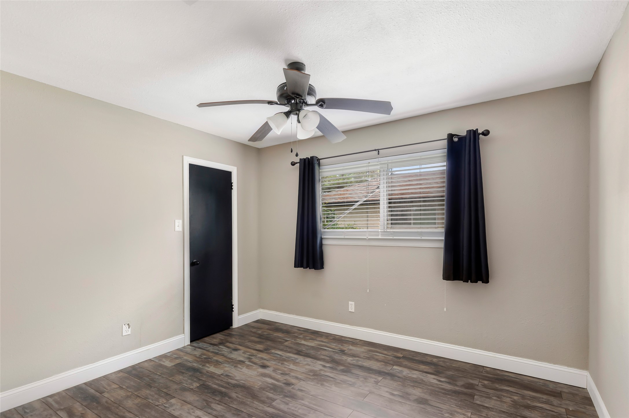 20906 Flaming Arrow Trail Property Photo 22