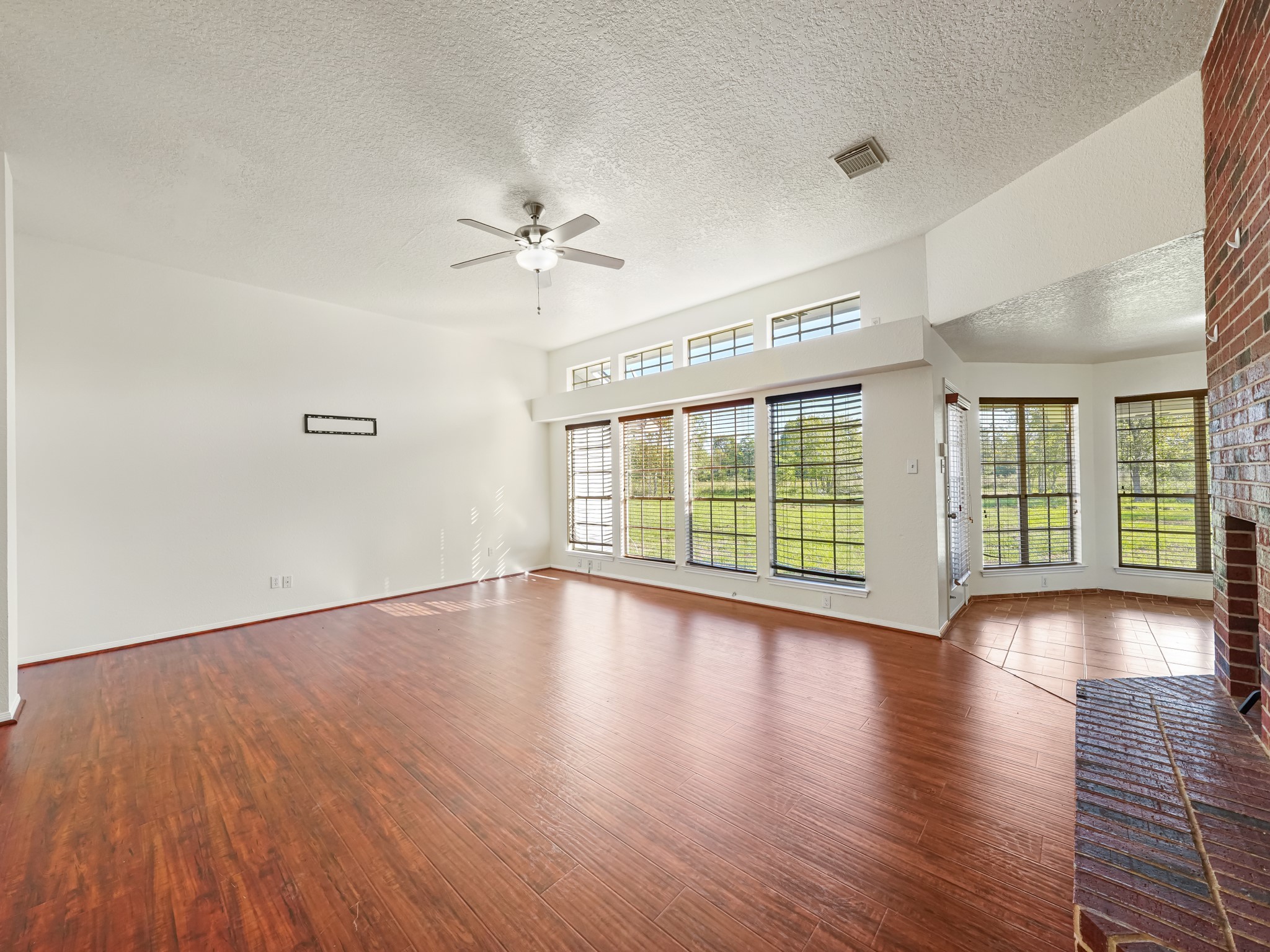 2443 Illinois Street Property Photo 4