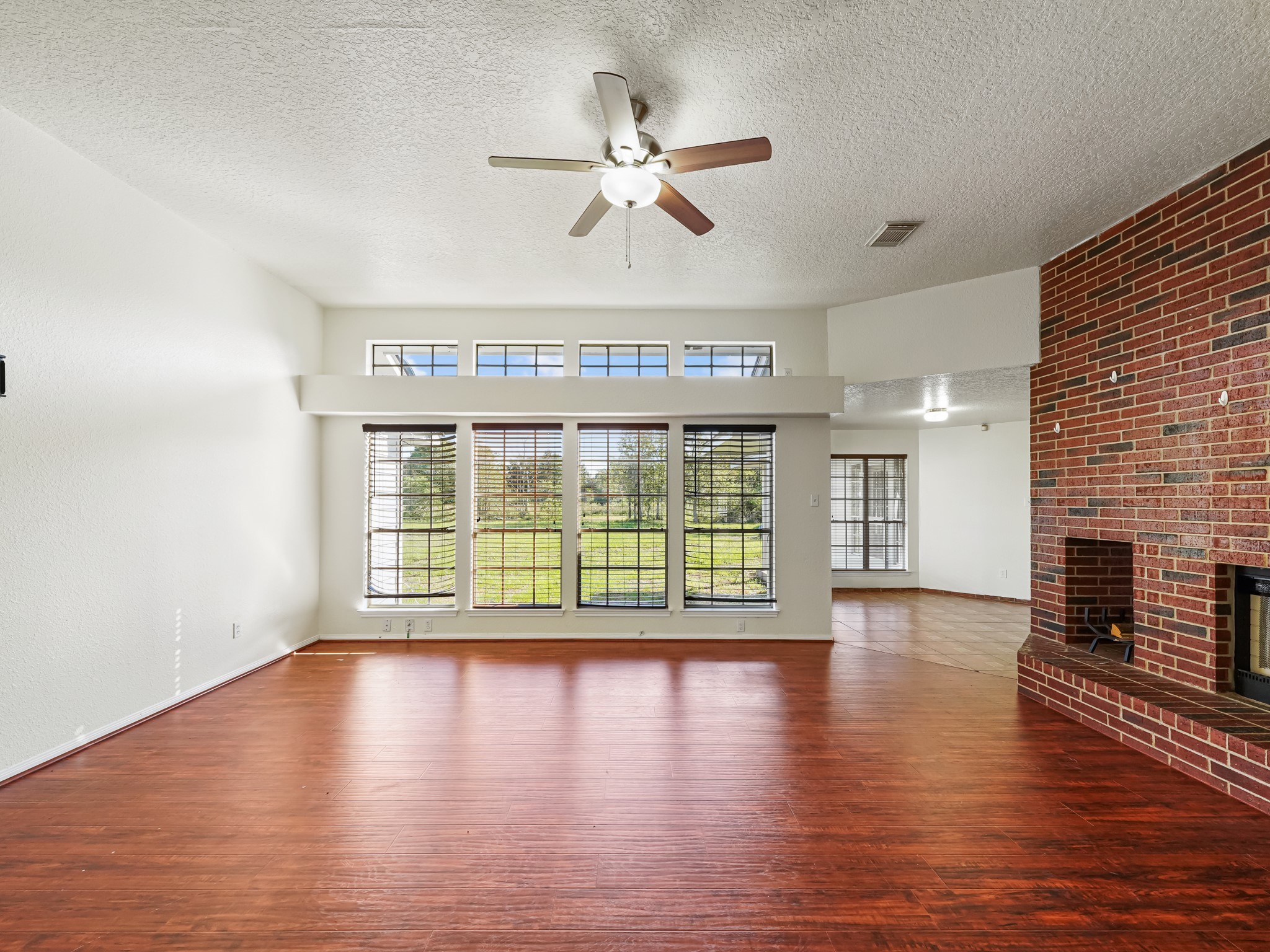 2443 Illinois Street Property Photo 5