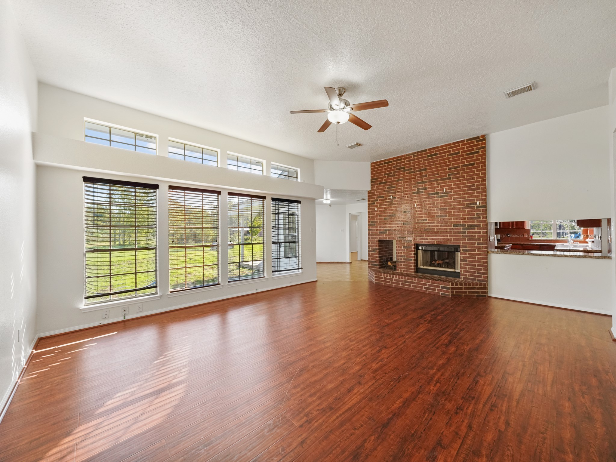 2443 Illinois Street Property Photo 6