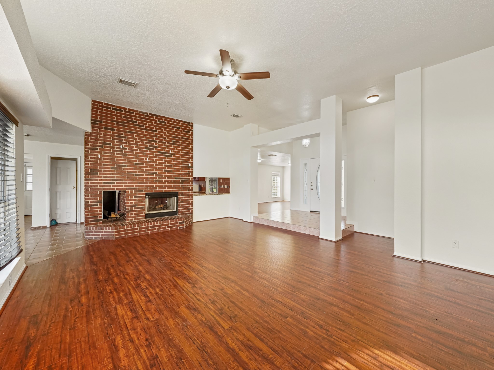 2443 Illinois Street Property Photo 7