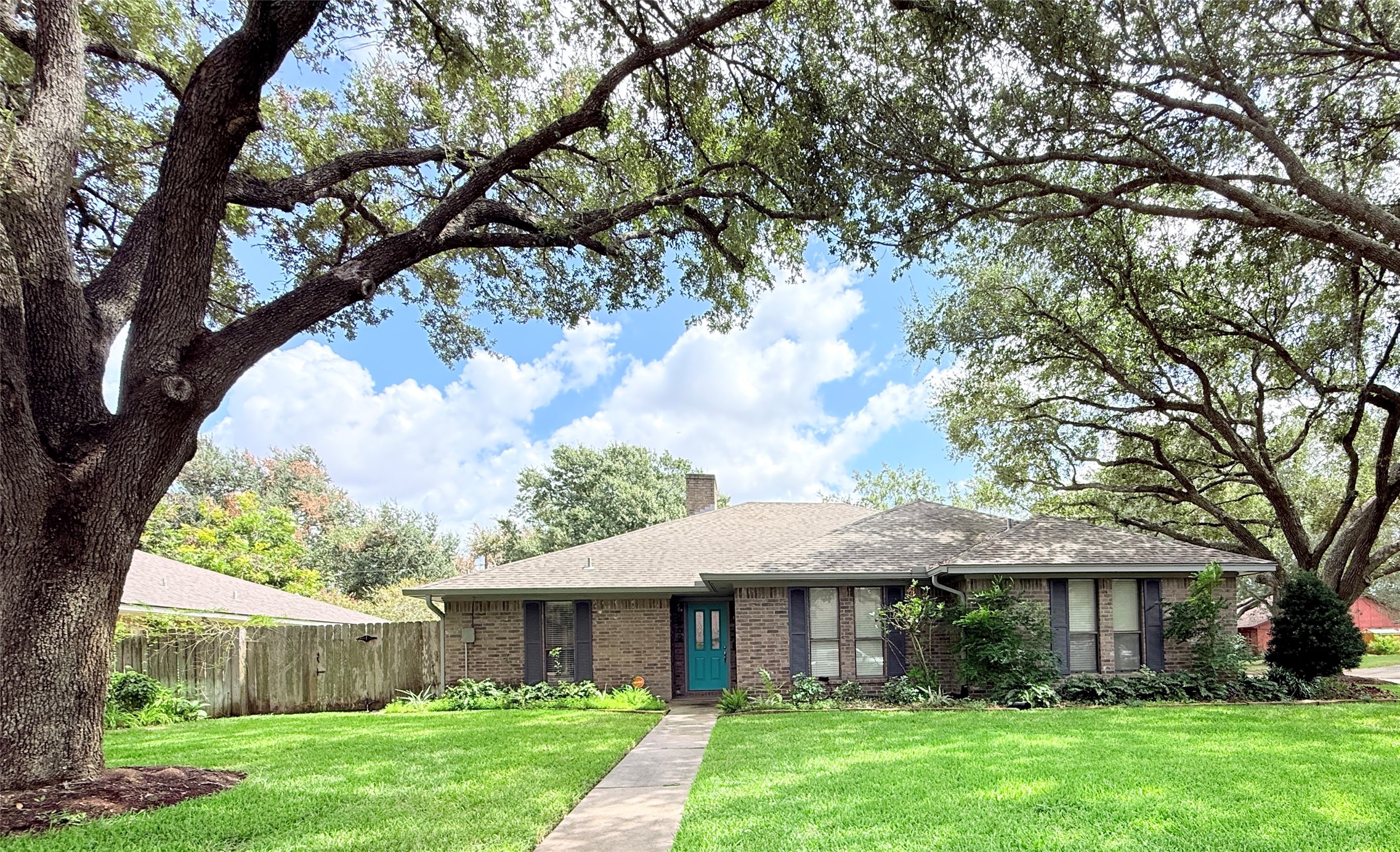 2902 Willow Creek Drive Property Photo 1